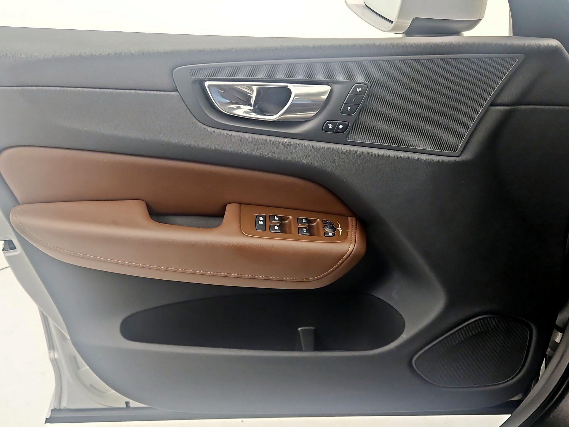 Thumbnail: 2023 Volvo XC60 - 12
