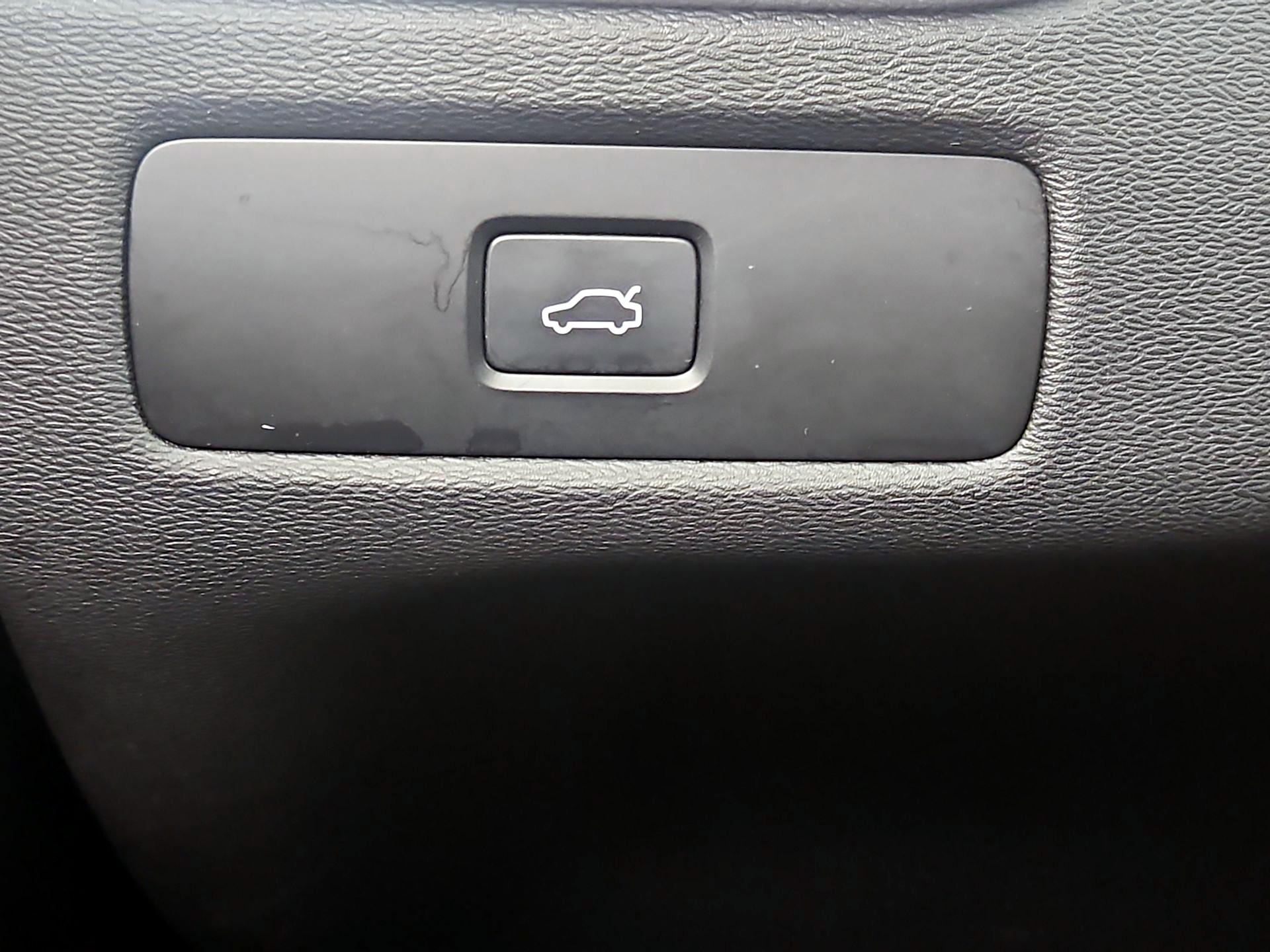 Thumbnail: 2023 Volvo XC60 - 13