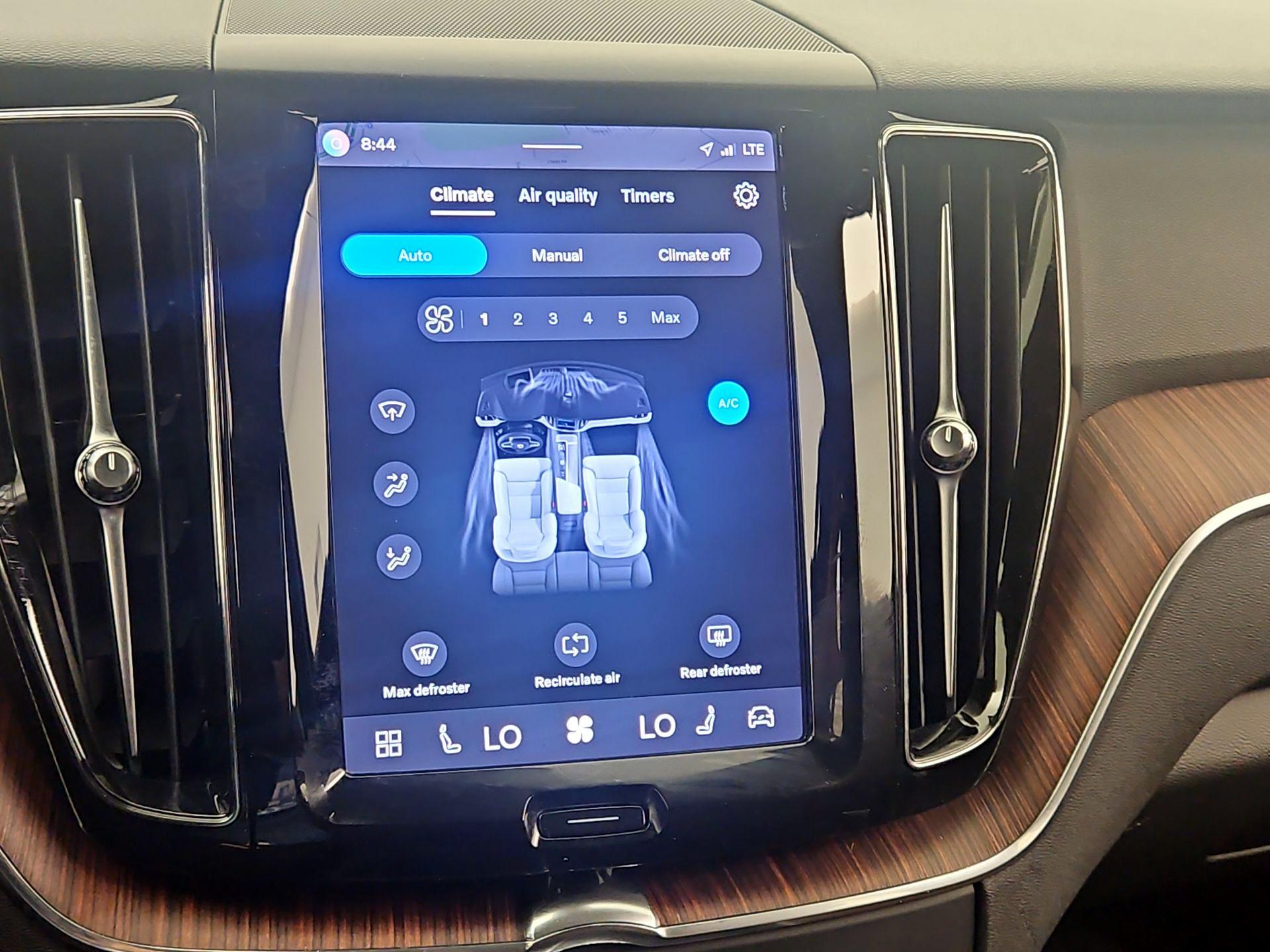 Thumbnail: 2023 Volvo XC60 - 17