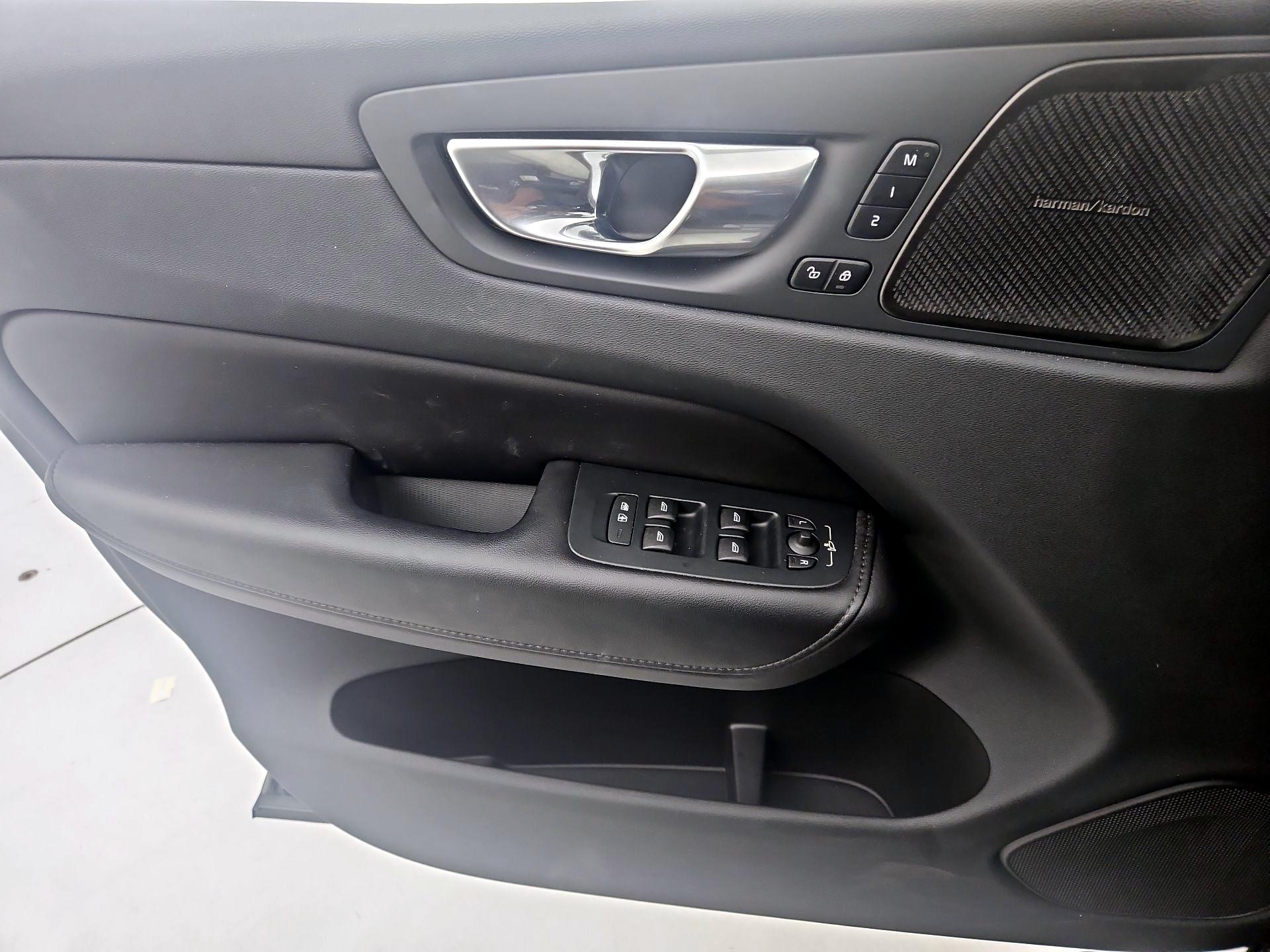 Thumbnail: 2023 Volvo XC60 - 12