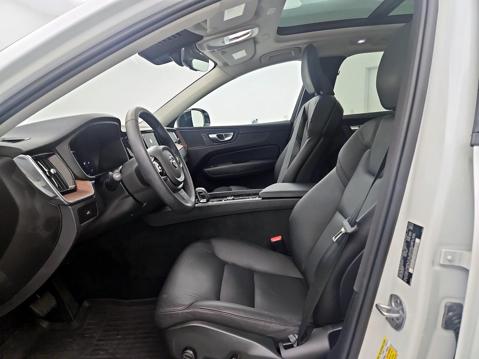 2024 Volvo XC60 Plus - Photo 12