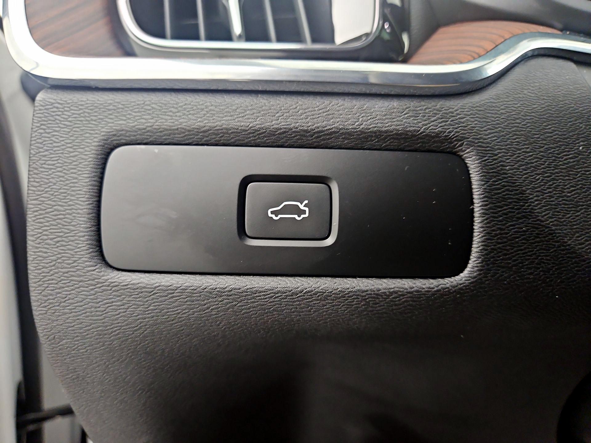 Thumbnail: 2024 Volvo XC60 - 13