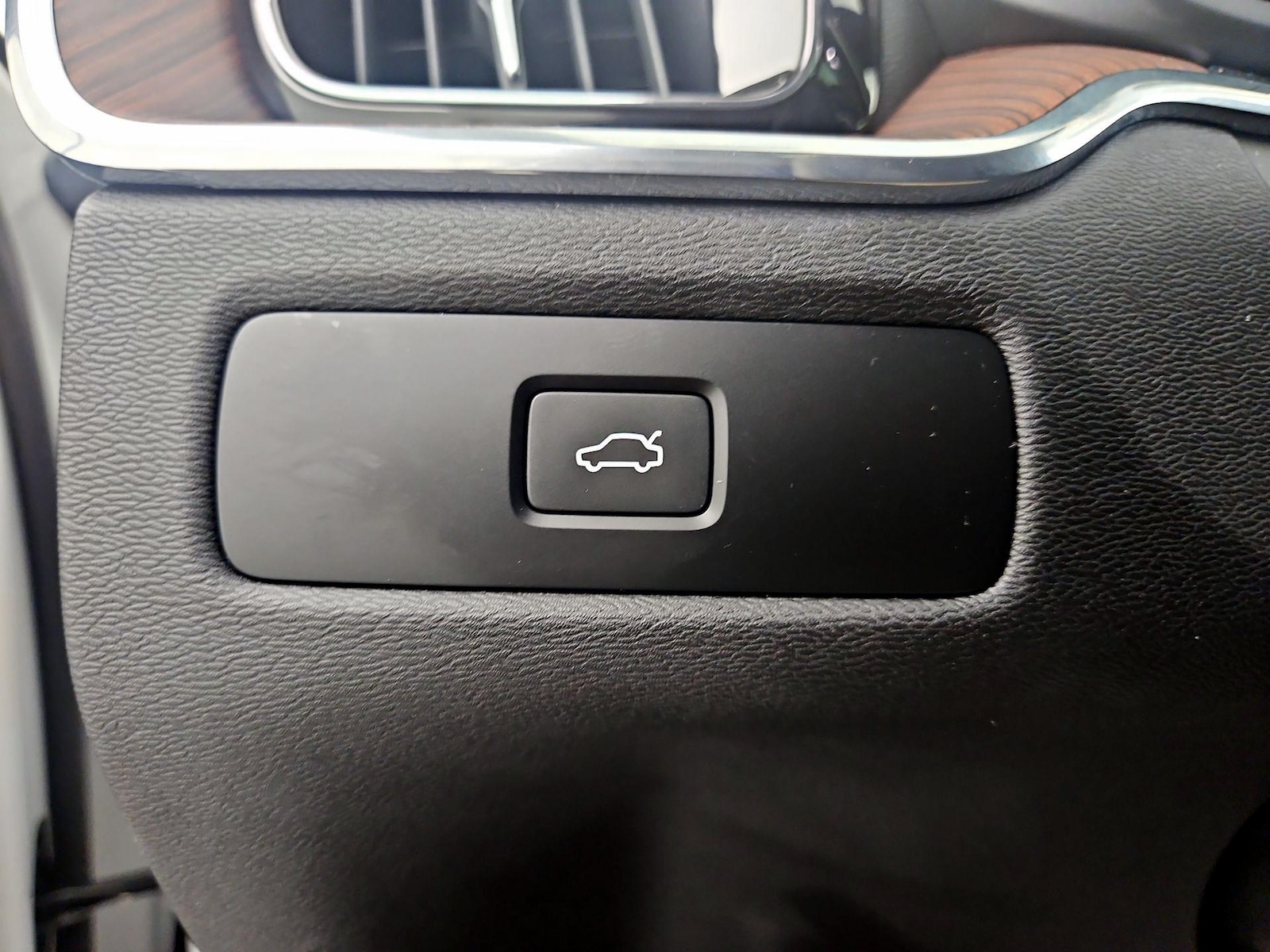 2024 Volvo XC60 Plus - Photo 14