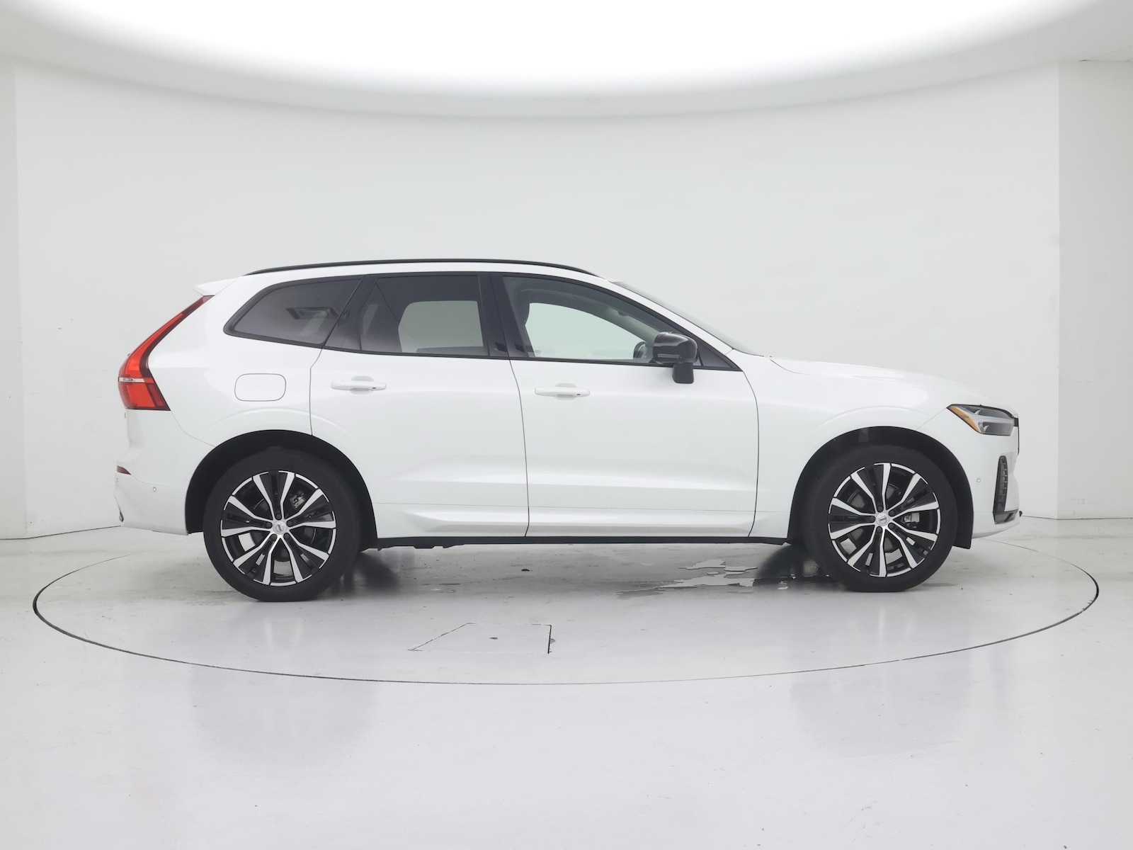2024 Volvo XC60 Plus - Photo 8
