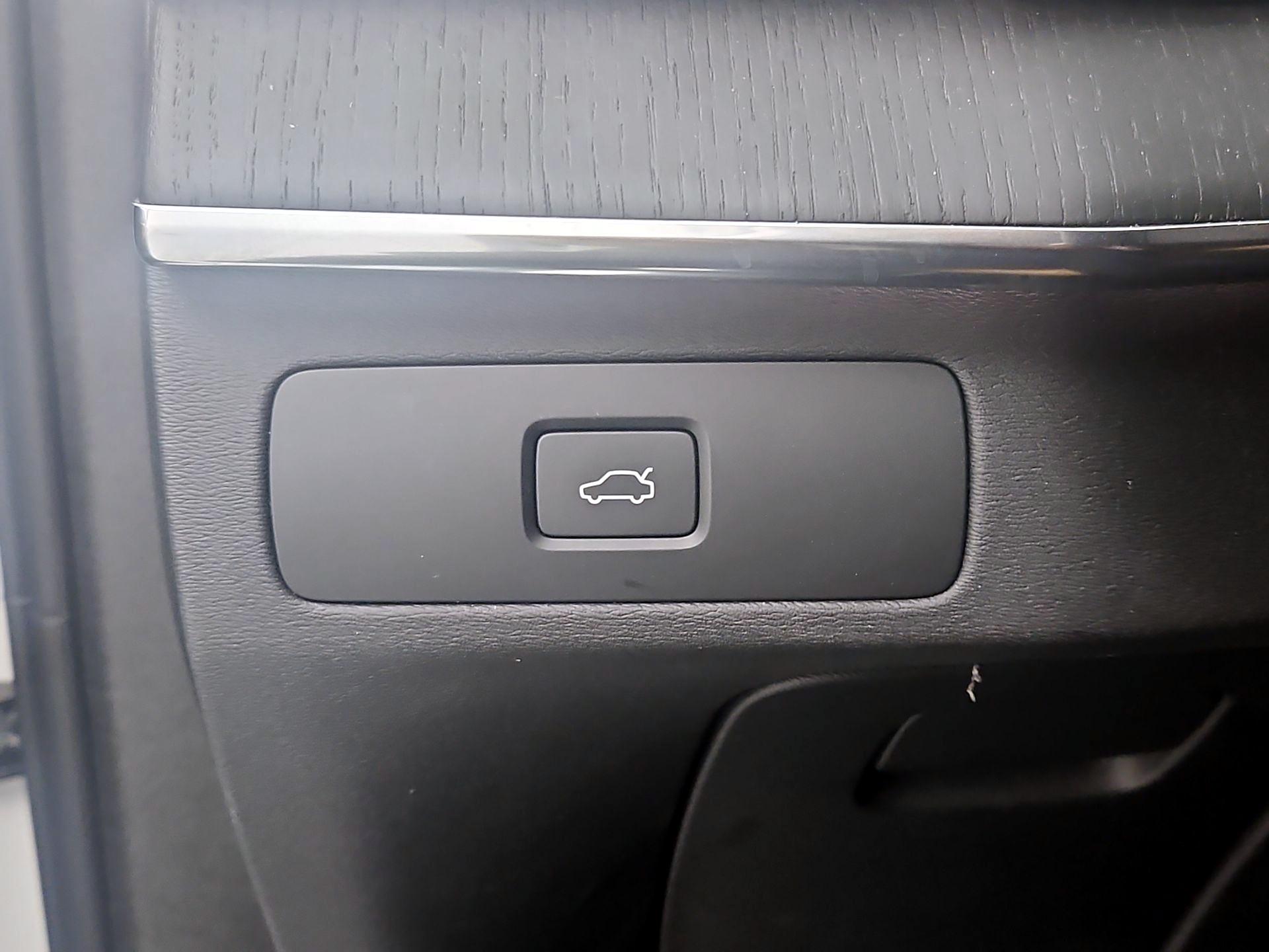 Thumbnail: 2023 Volvo XC90 - 13