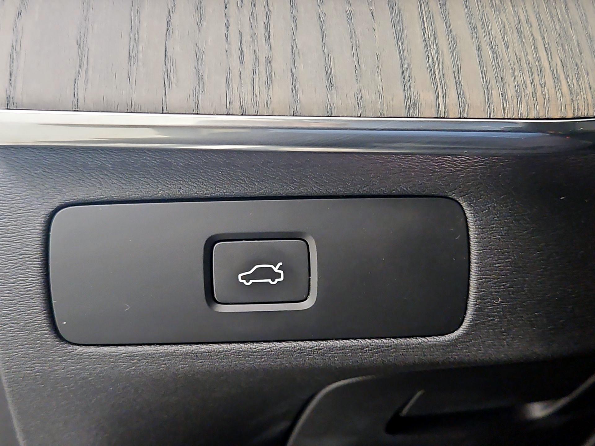 Thumbnail: 2023 Volvo XC90 - 13