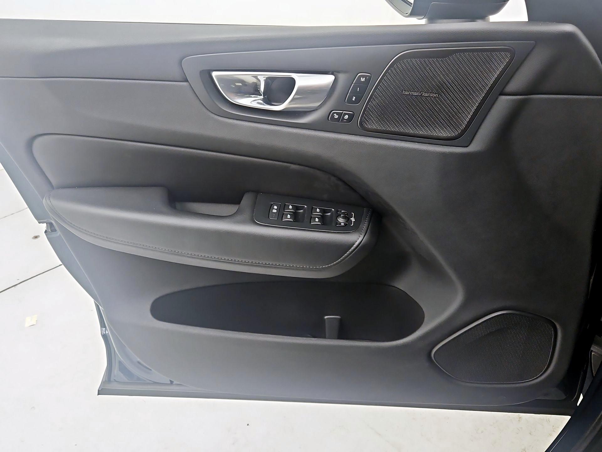 Thumbnail: 2024 Volvo XC60 - 12