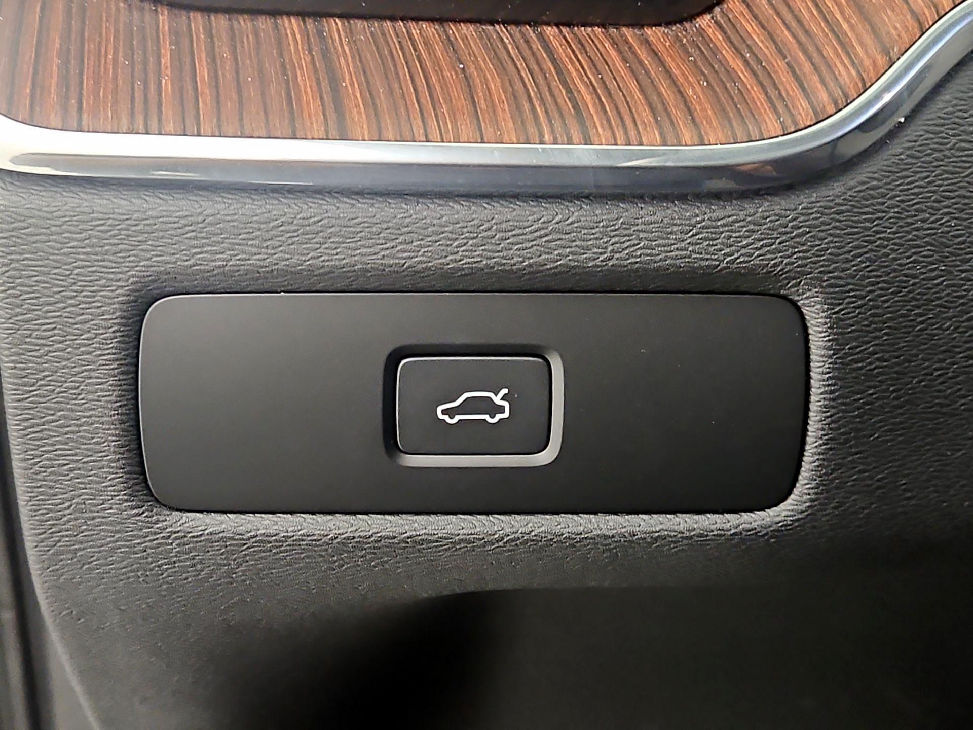 Thumbnail: 2024 Volvo XC60 - 13