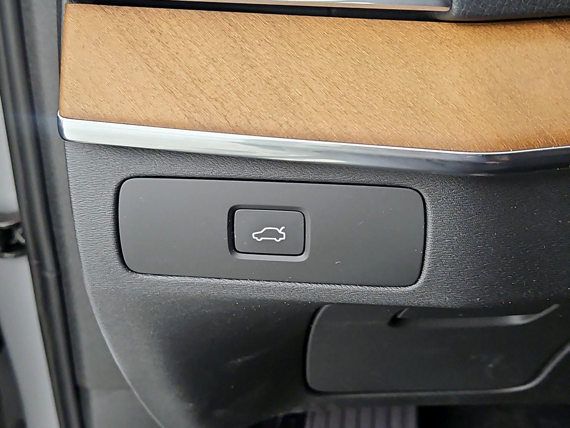 Thumbnail: 2023 Volvo XC90 - 13