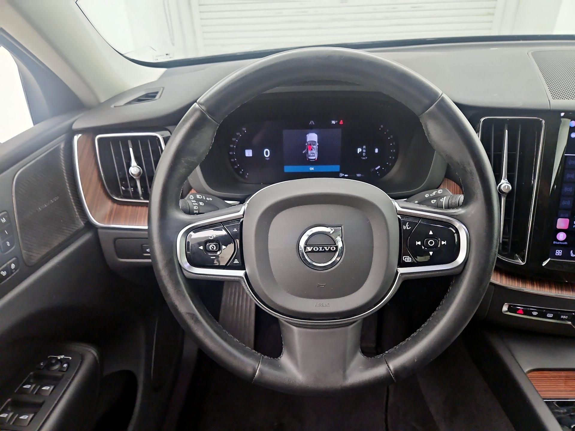 Thumbnail: 2023 Volvo XC60 - 10