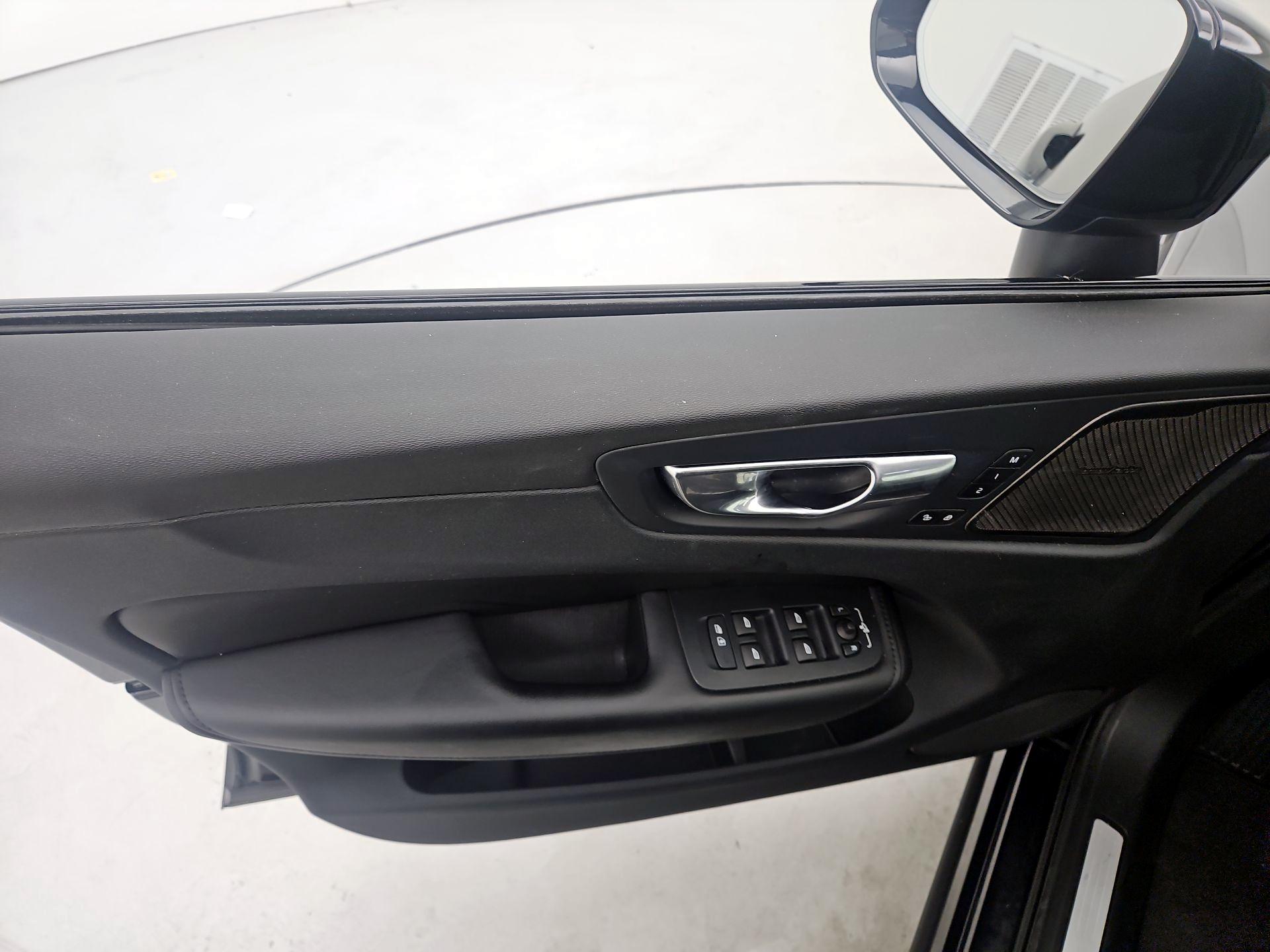 Thumbnail: 2023 Volvo XC60 - 12