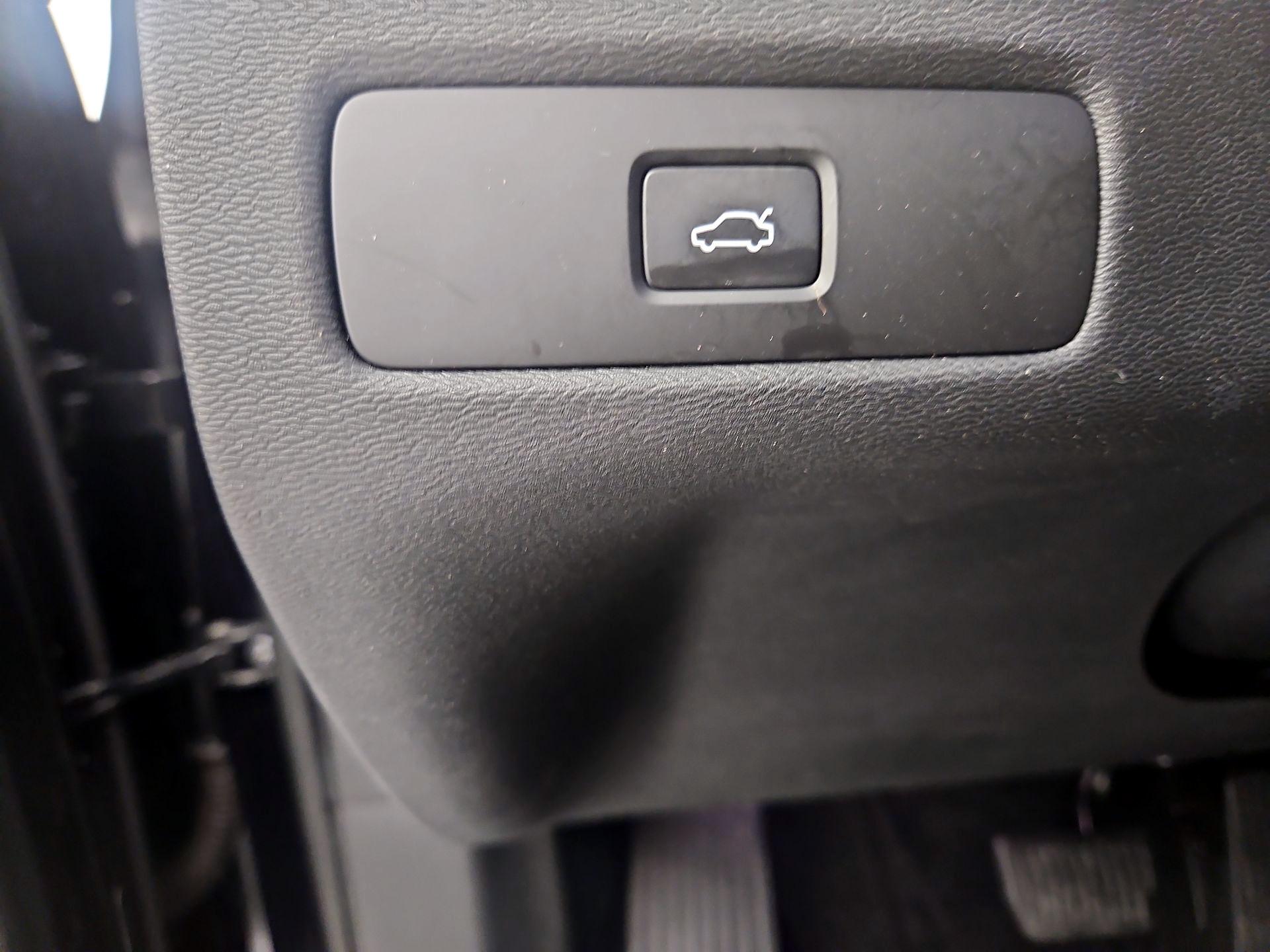 Thumbnail: 2023 Volvo XC60 - 13