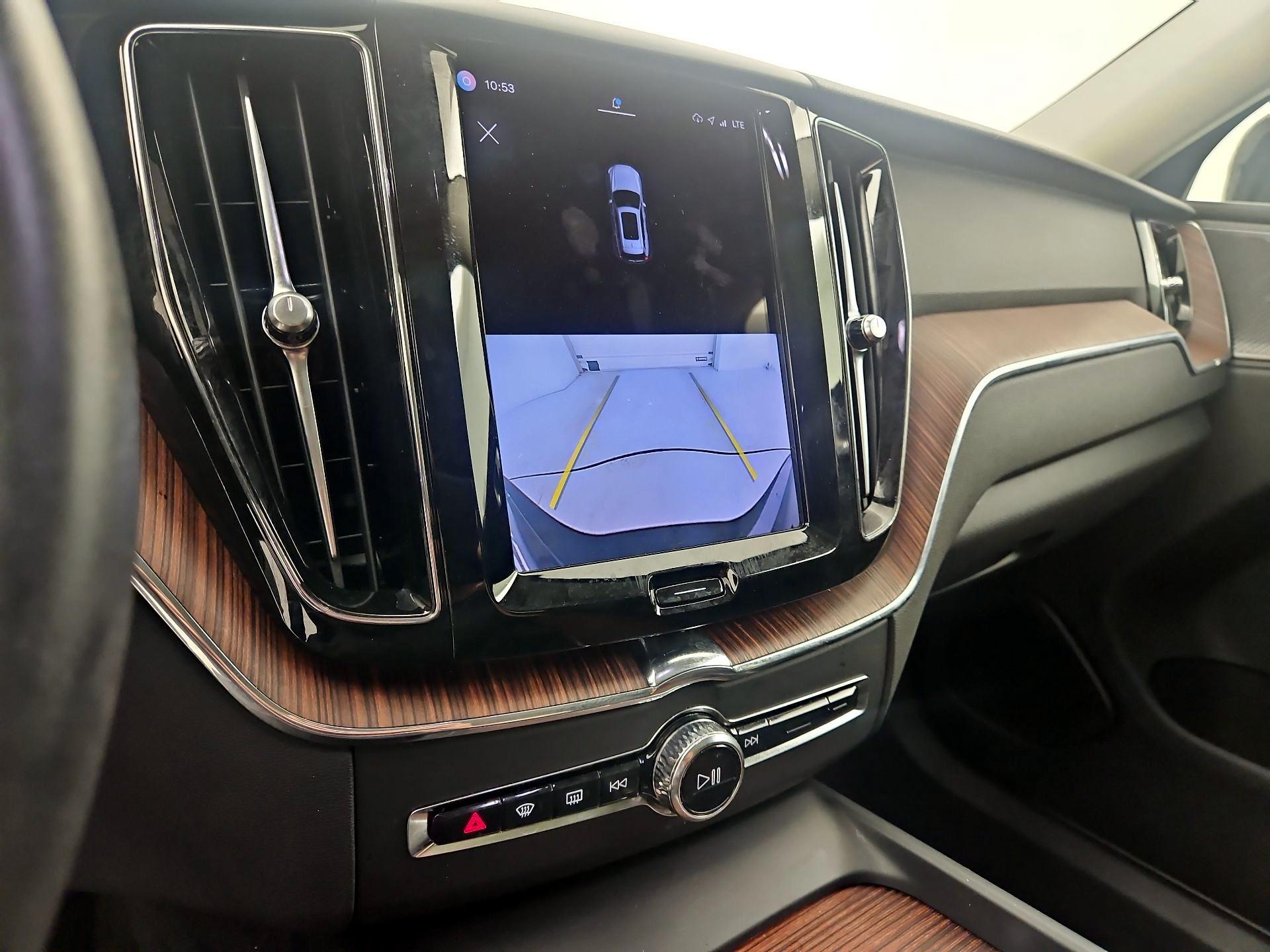 Thumbnail: 2023 Volvo XC60 - 14