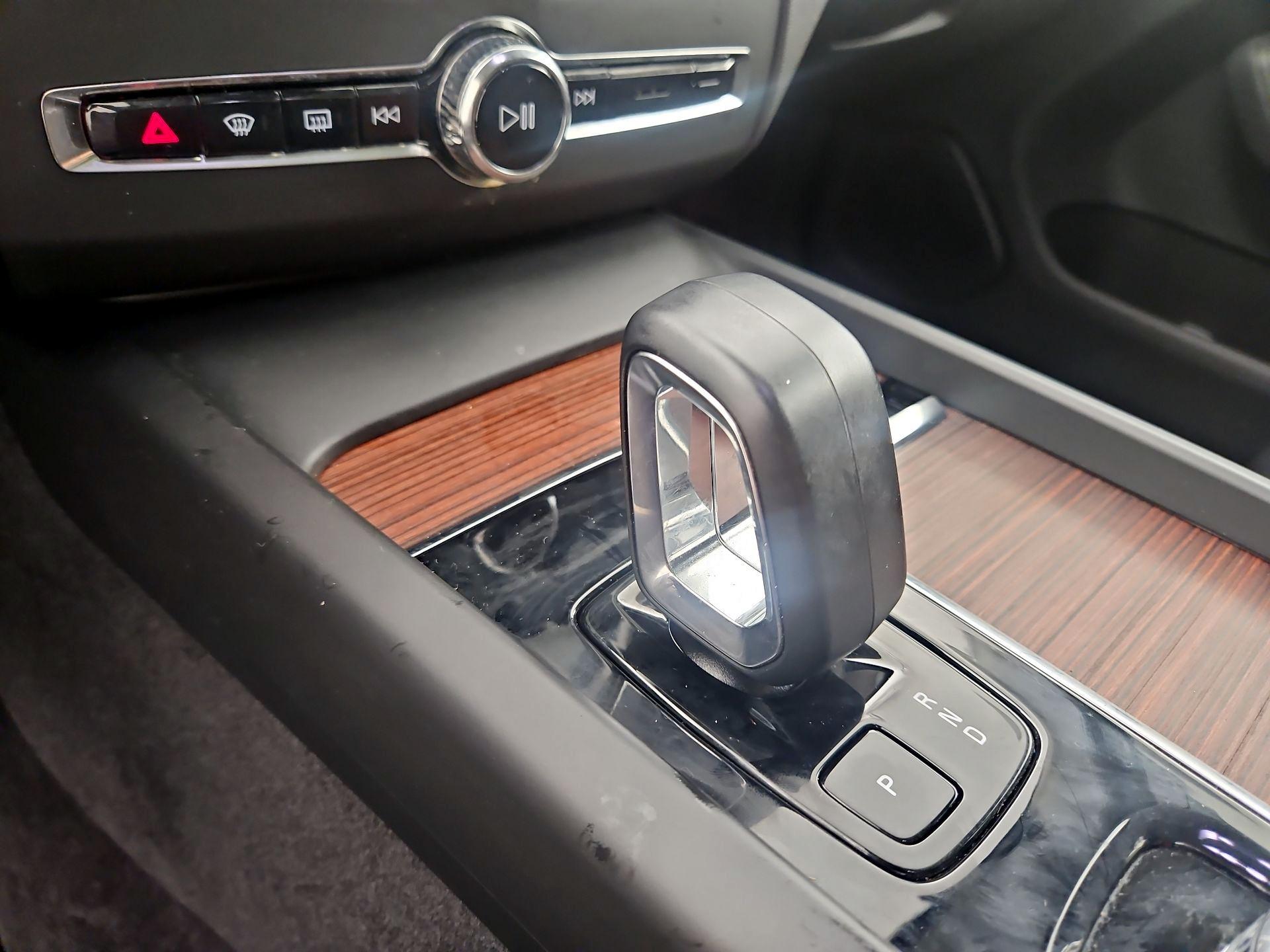 Thumbnail: 2023 Volvo XC60 - 17