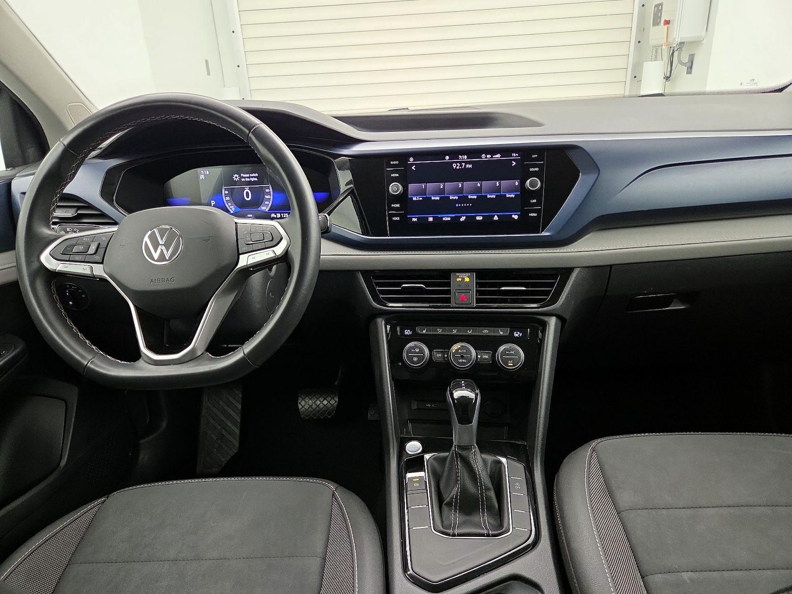 2024 Volkswagen Taos SE - Photo 10