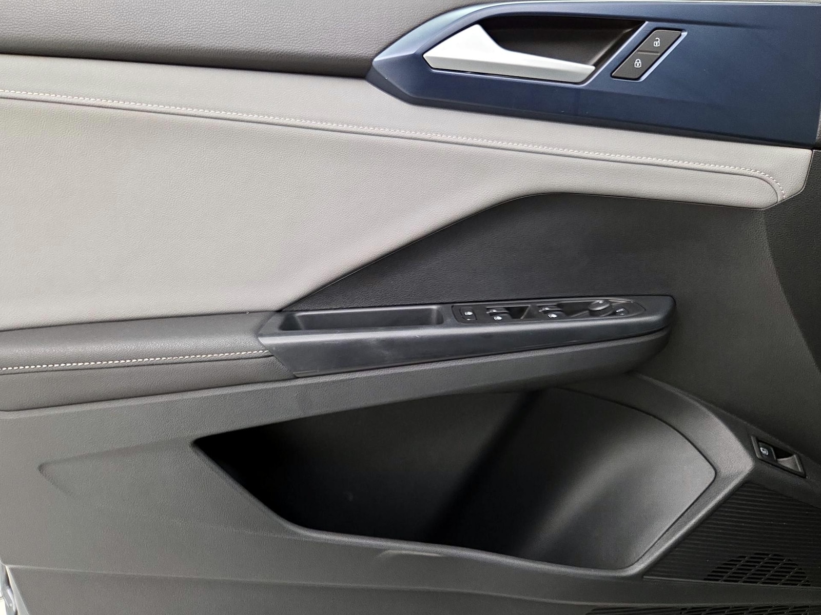 2024 Volkswagen Taos SE - Photo 13