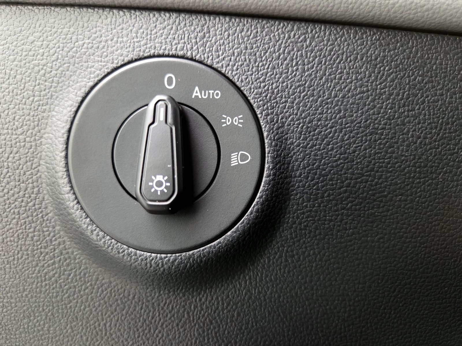 2024 Volkswagen Taos SE - Photo 14