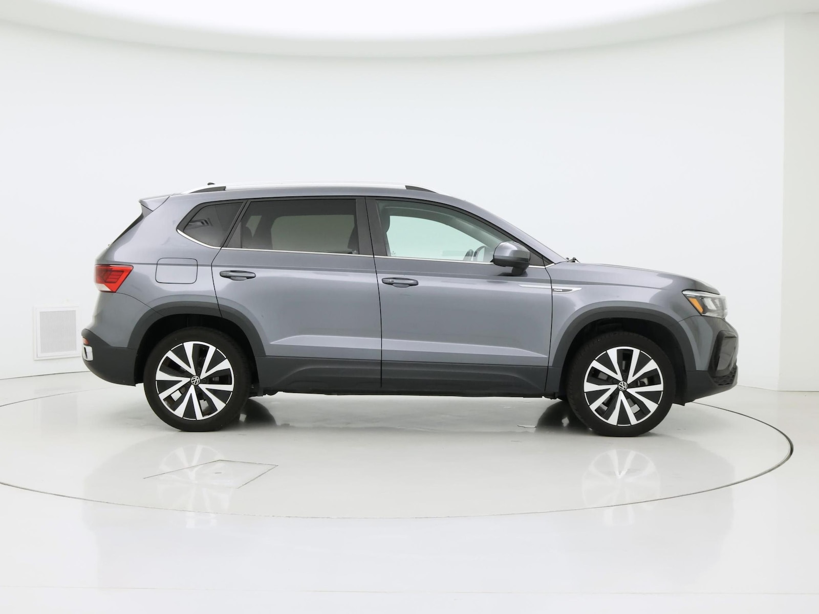 2024 Volkswagen Taos SE - Photo 8