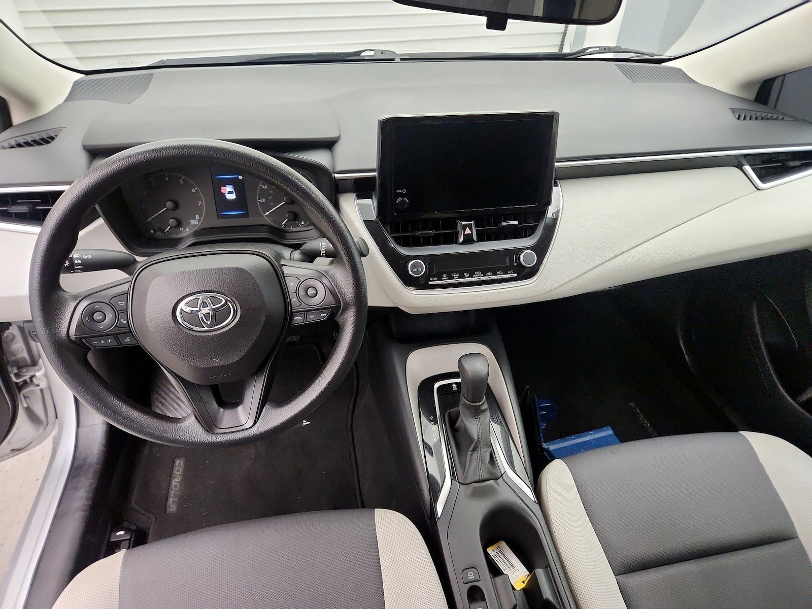 2023 Toyota Corolla LE - Photo 10