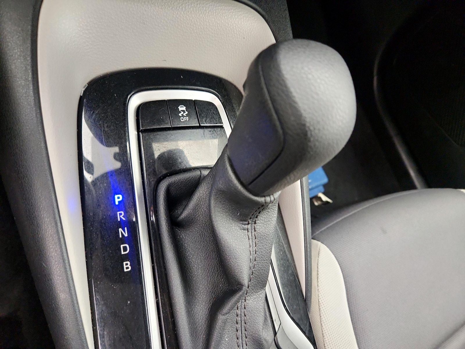 2023 Toyota Corolla LE - Photo 18