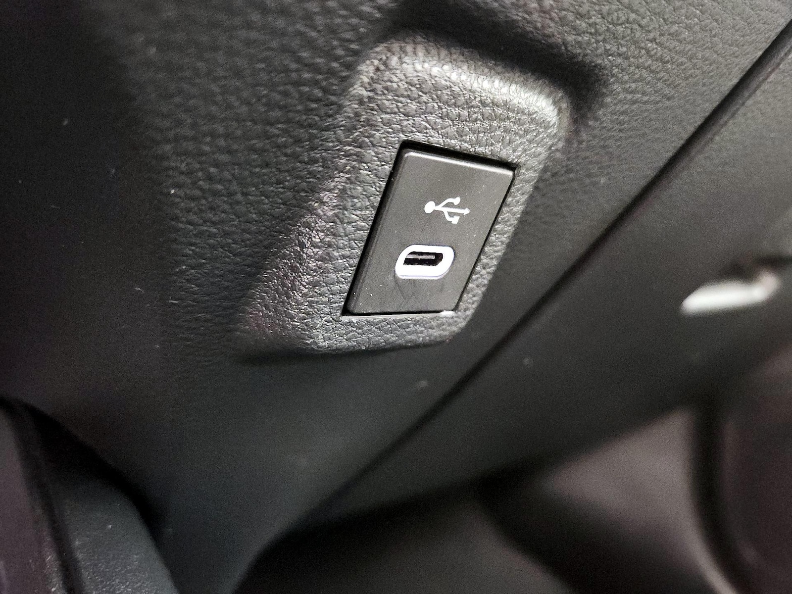2023 Toyota Corolla LE - Photo 19