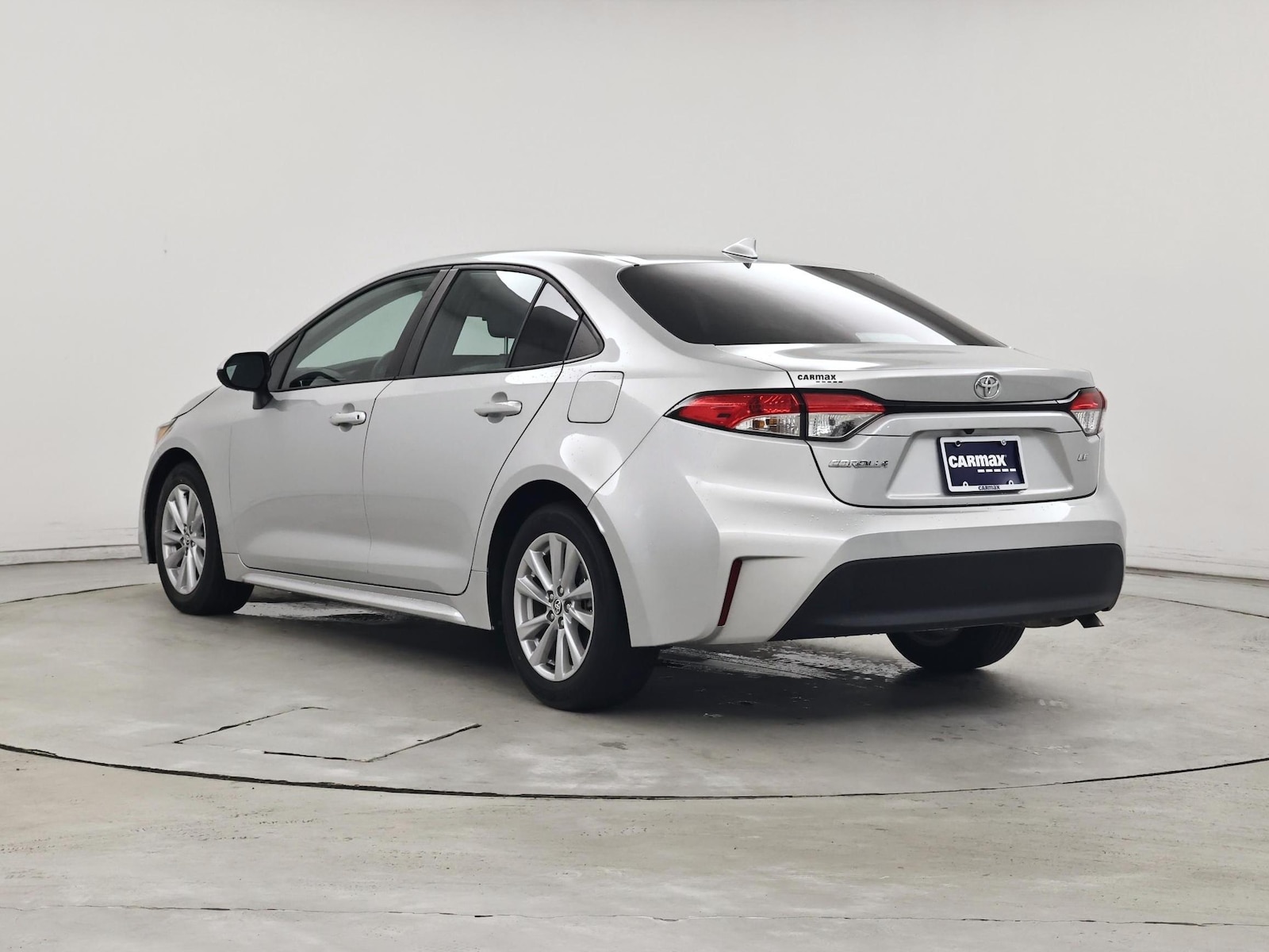 2023 Toyota Corolla LE - Photo 3