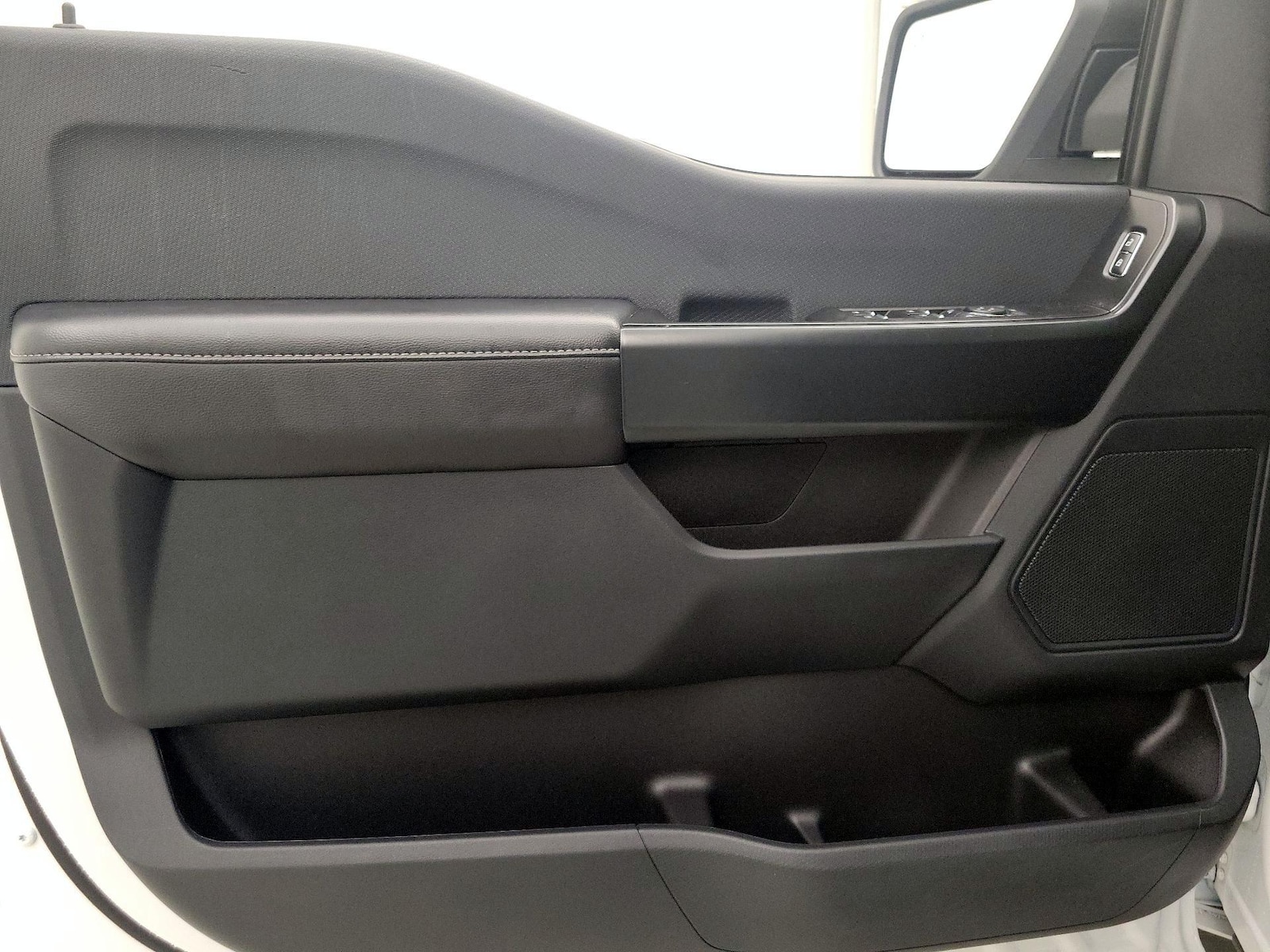 2025 Ford F-150 STX - Photo 13