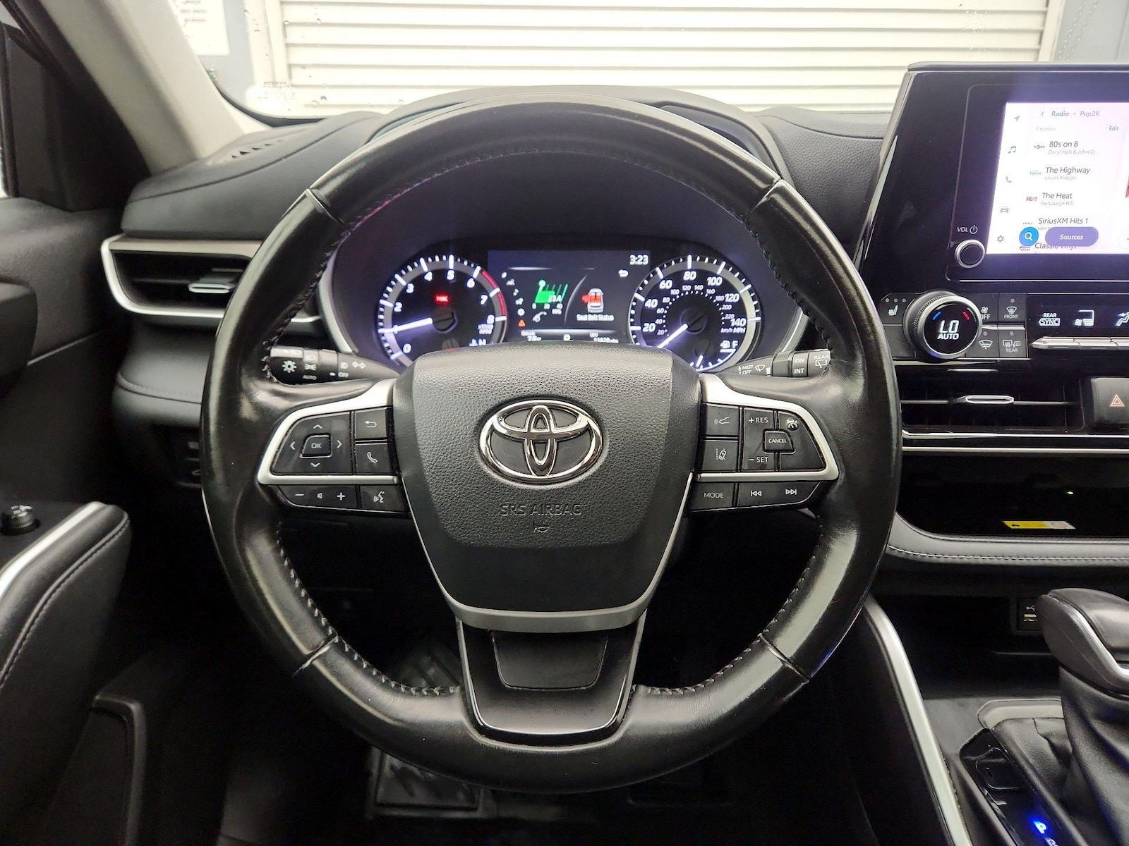 2023 Toyota Highlander XLE - Photo 11