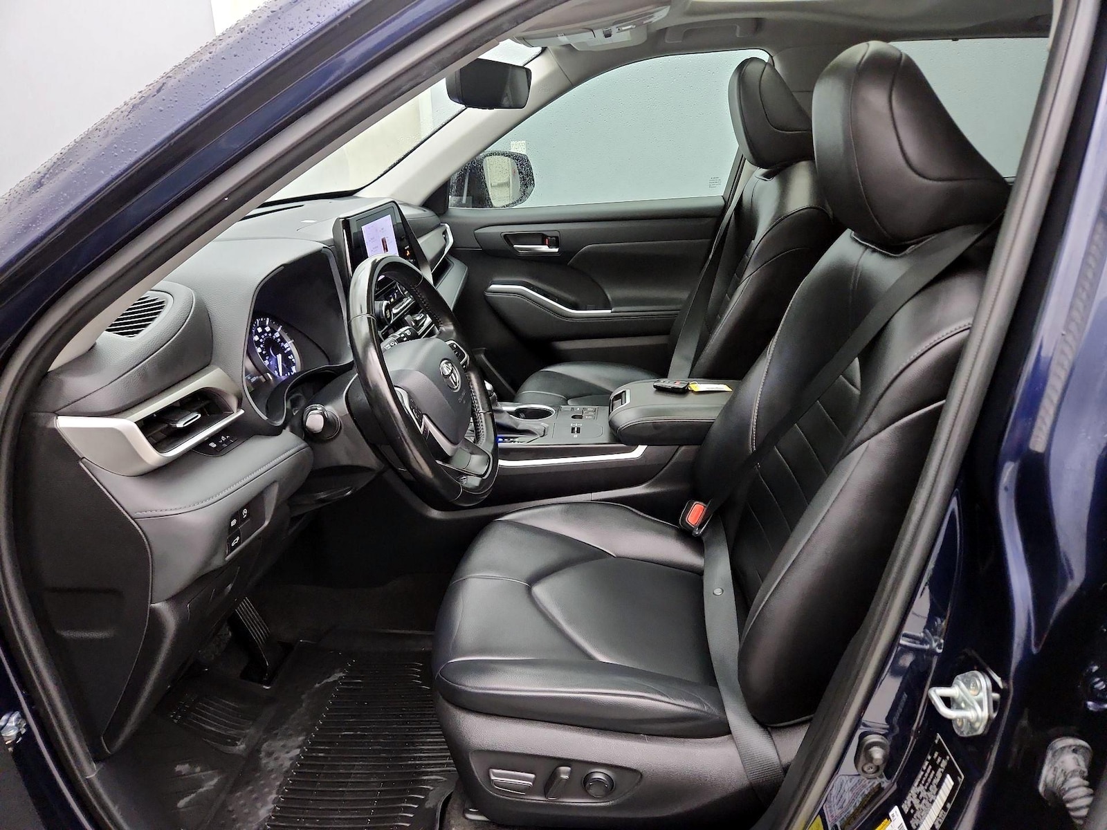 2023 Toyota Highlander XLE - Photo 12