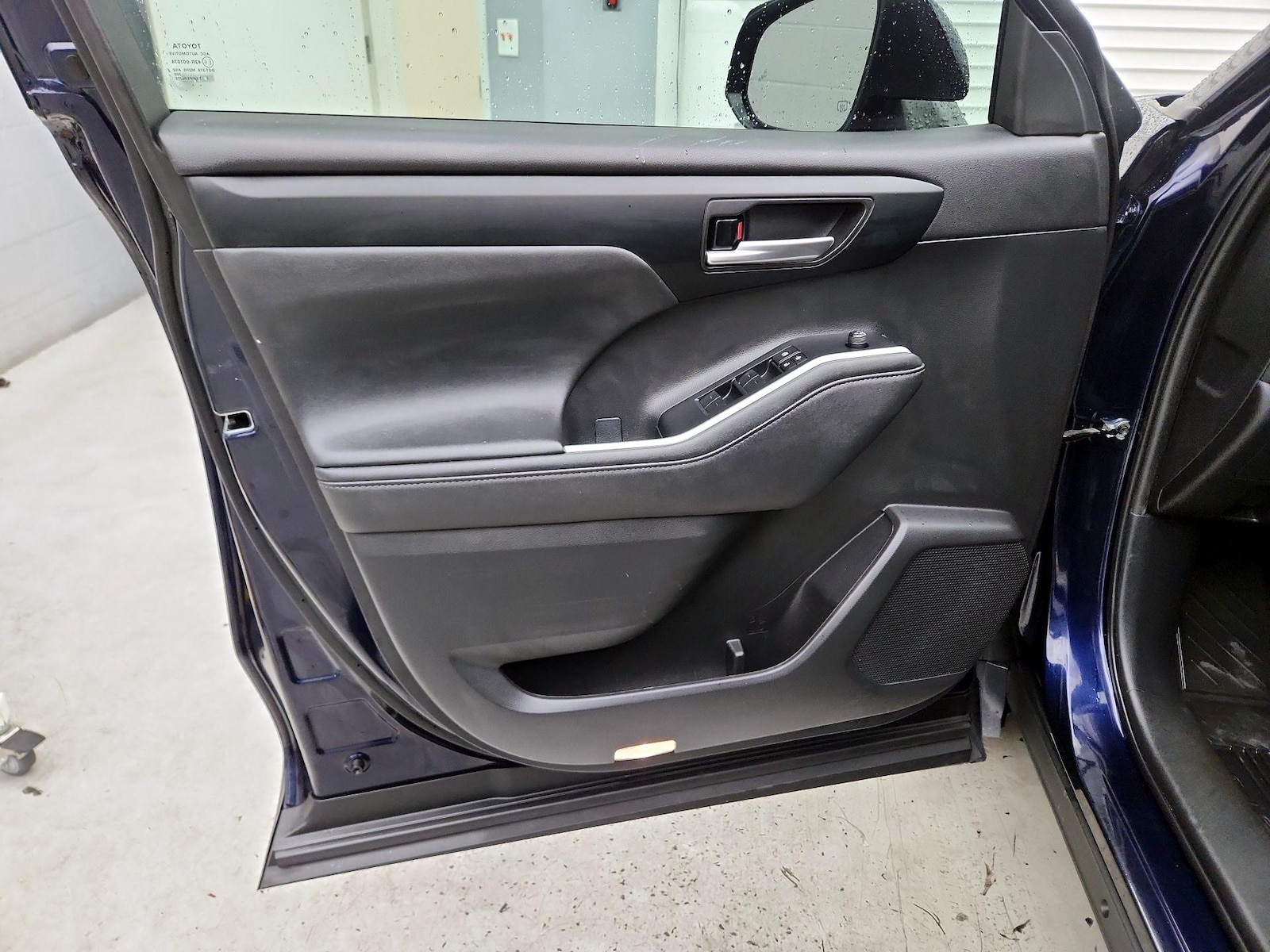 2023 Toyota Highlander XLE - Photo 13