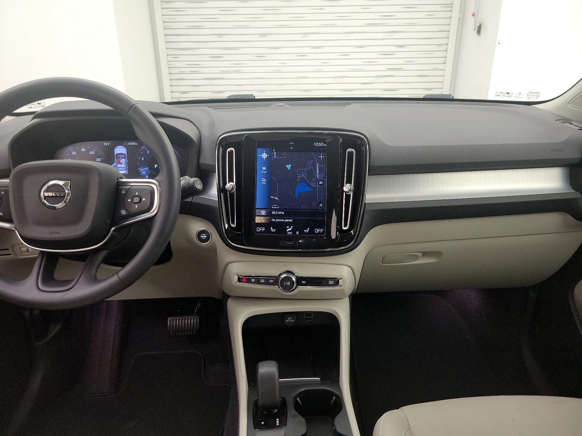 Thumbnail: 2022 Volvo XC40 - 9