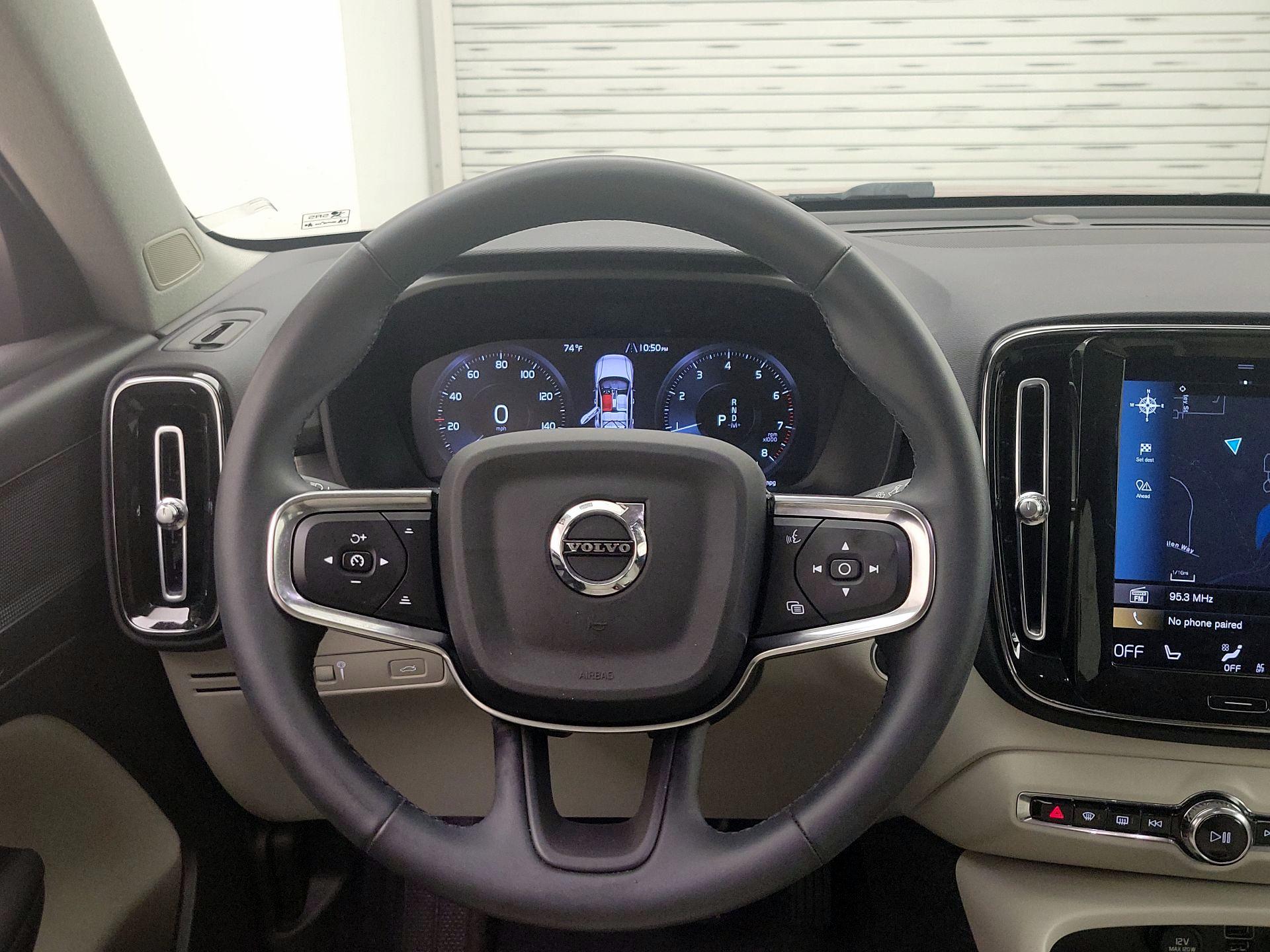 Thumbnail: 2022 Volvo XC40 - 10