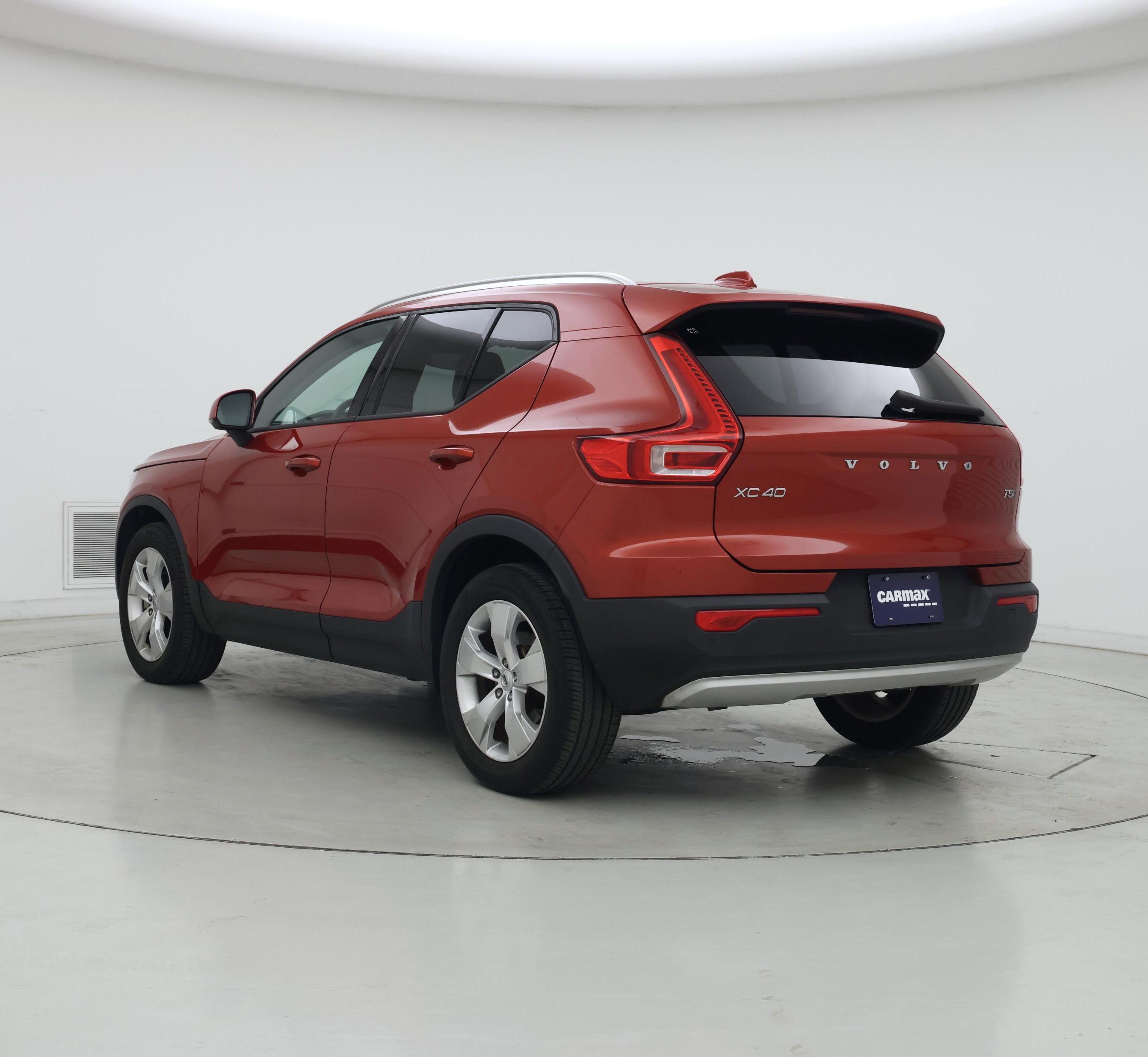 Thumbnail: 2022 Volvo XC40 - 2