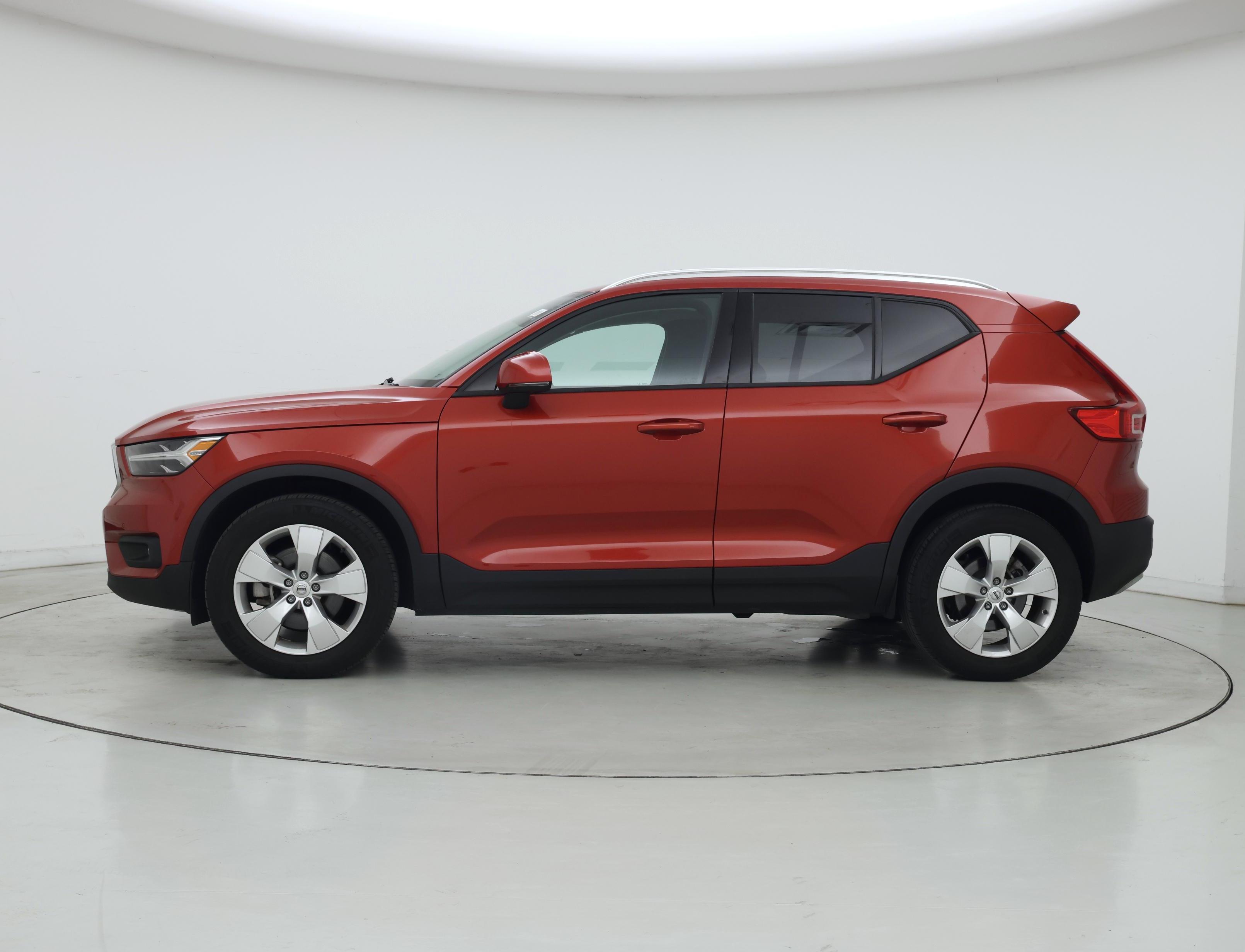Thumbnail: 2022 Volvo XC40 - 3