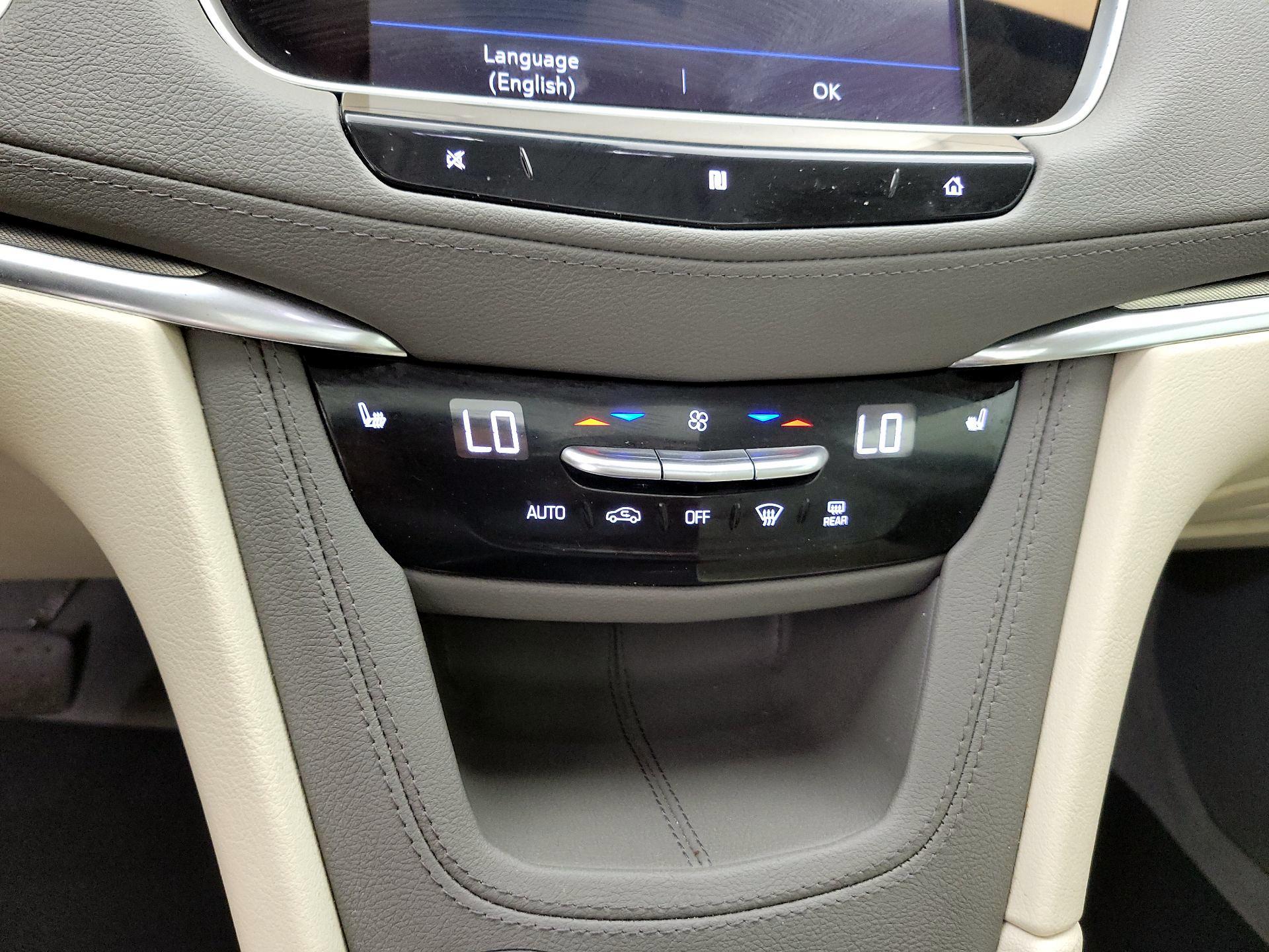 Thumbnail: 2021 Cadillac XT5 - 16