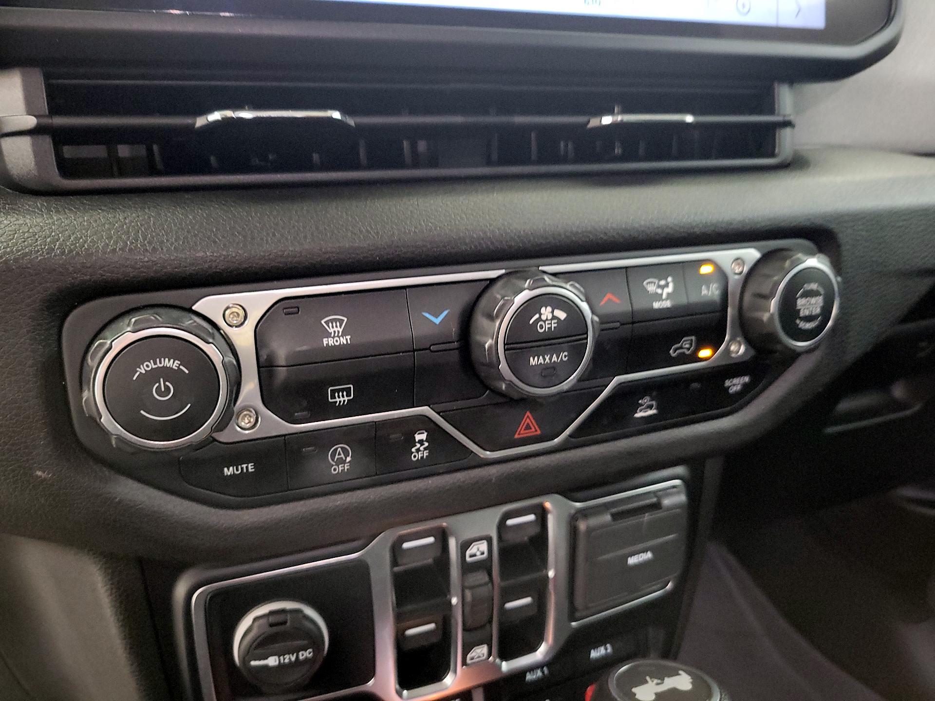 Thumbnail: 2024 Jeep Wrangler - 16