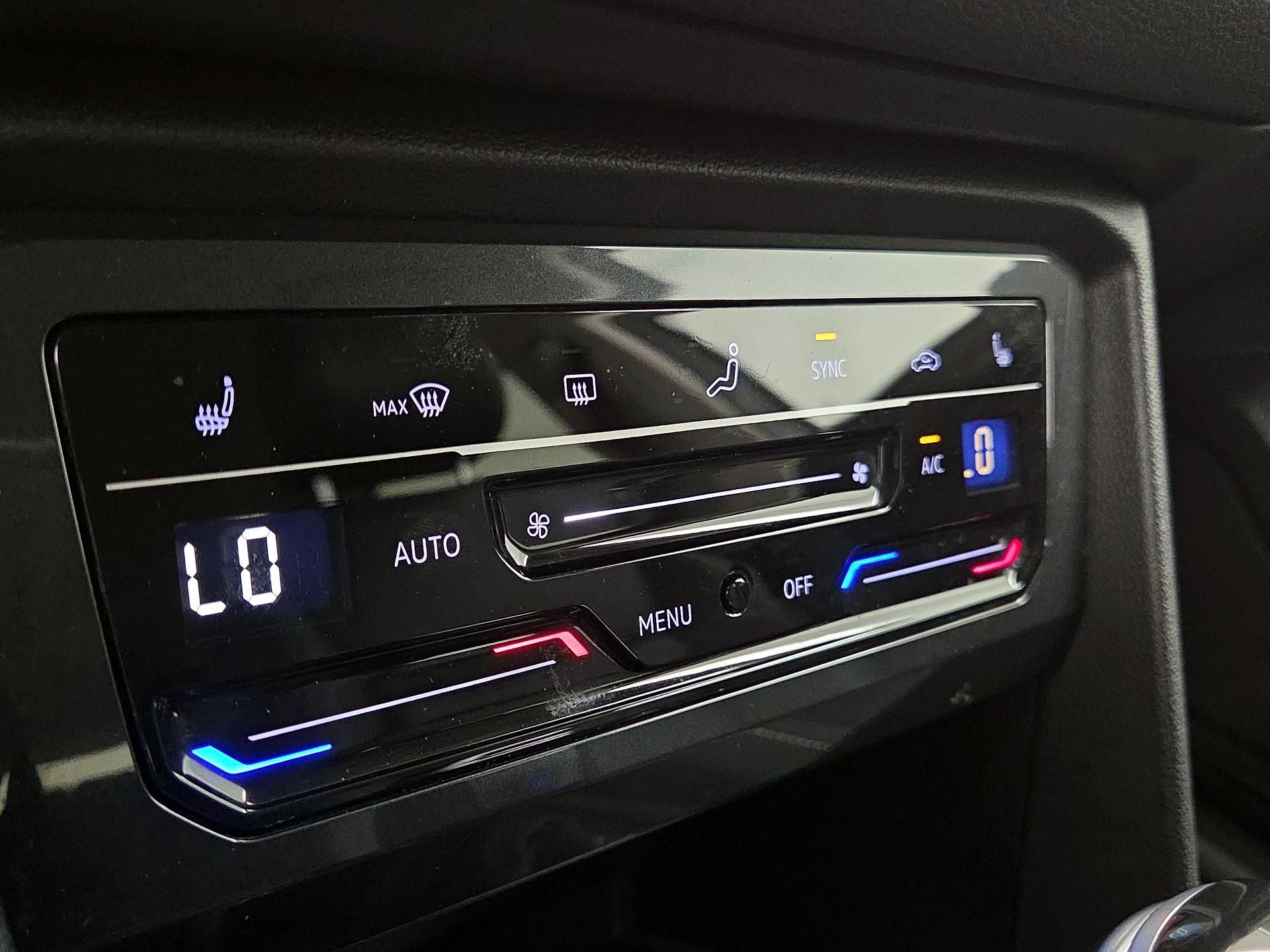 Thumbnail: 2023 Volkswagen Tiguan - 16