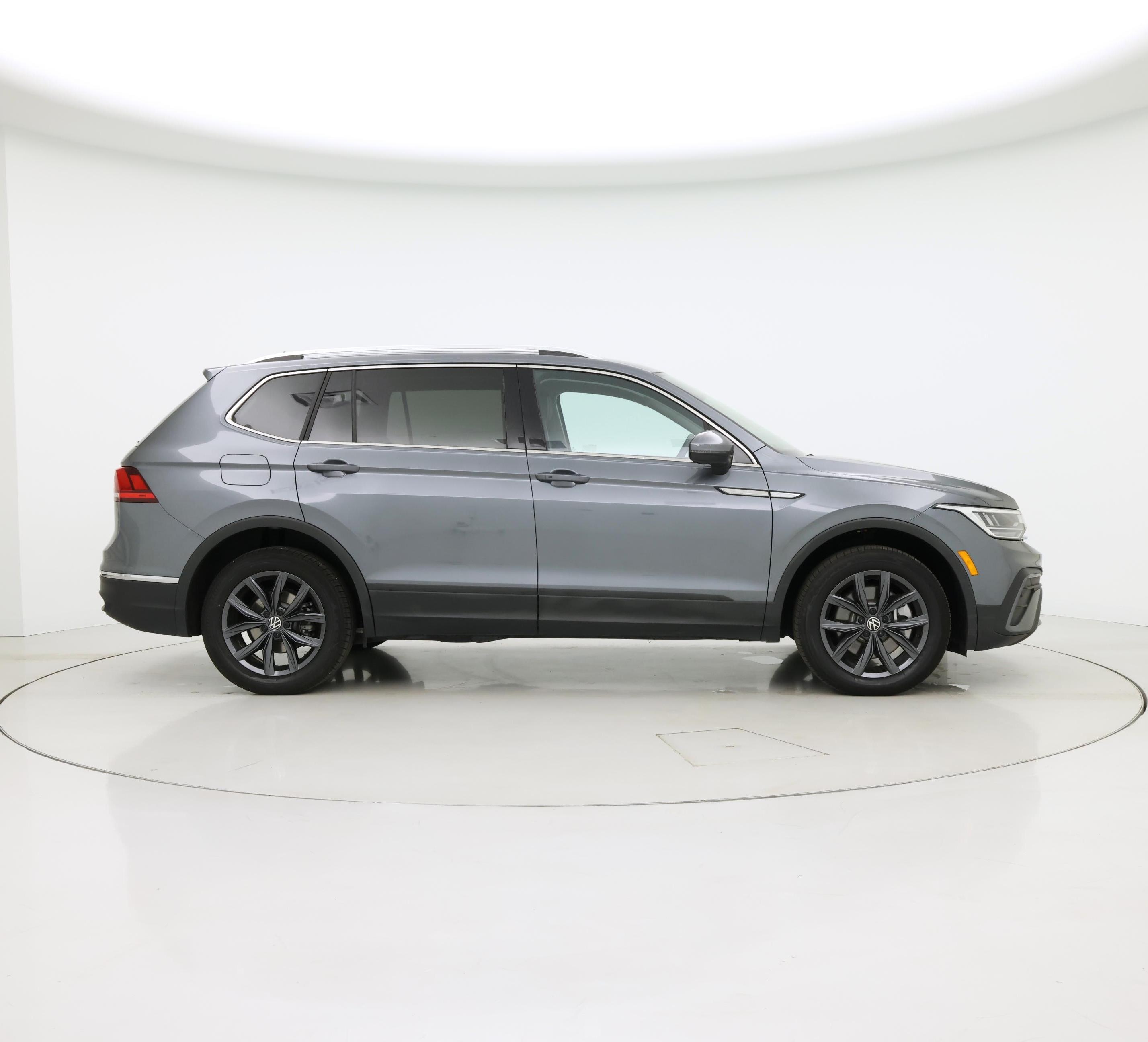 Thumbnail: 2023 Volkswagen Tiguan - 7