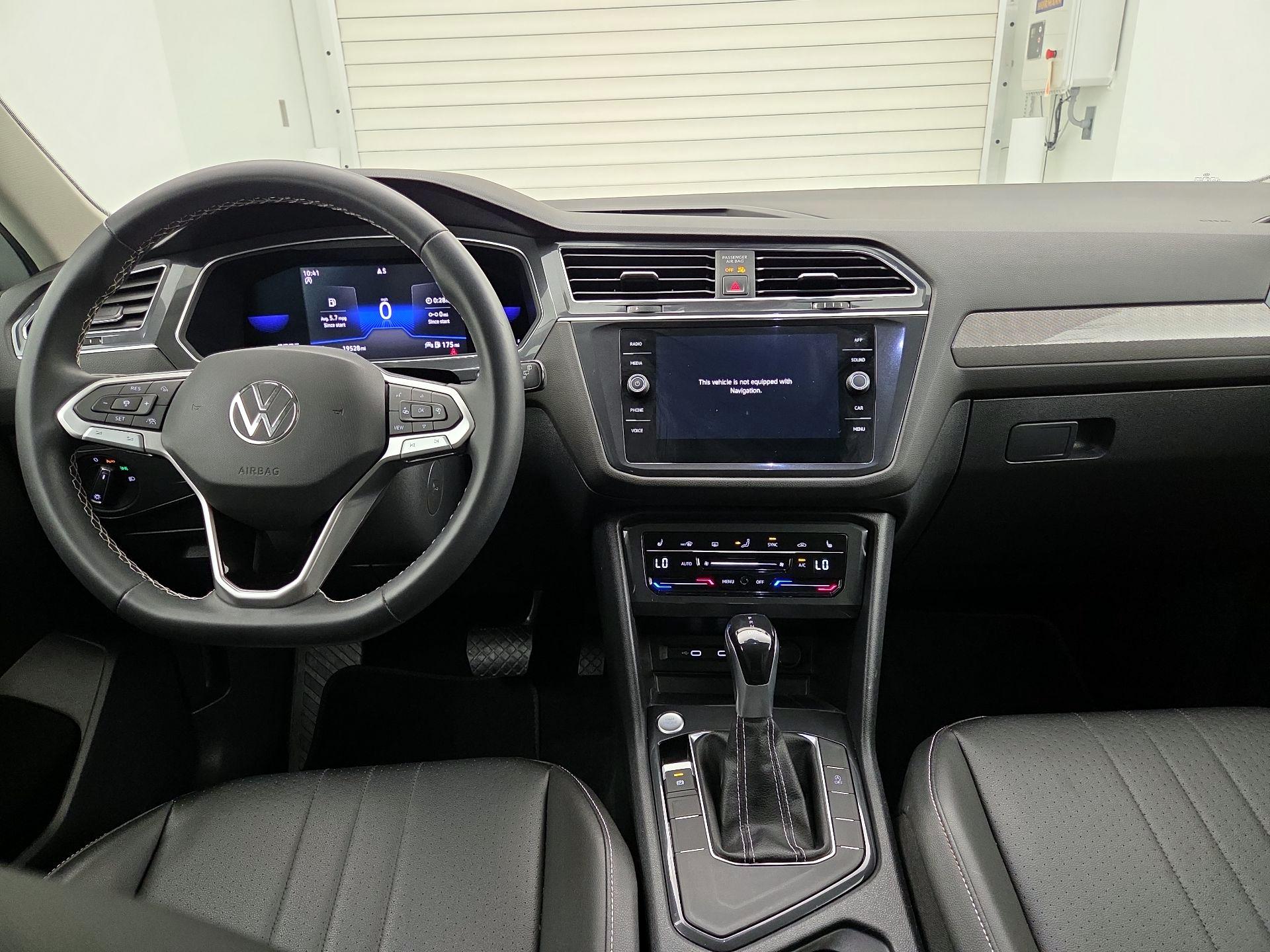 Thumbnail: 2023 Volkswagen Tiguan - 9