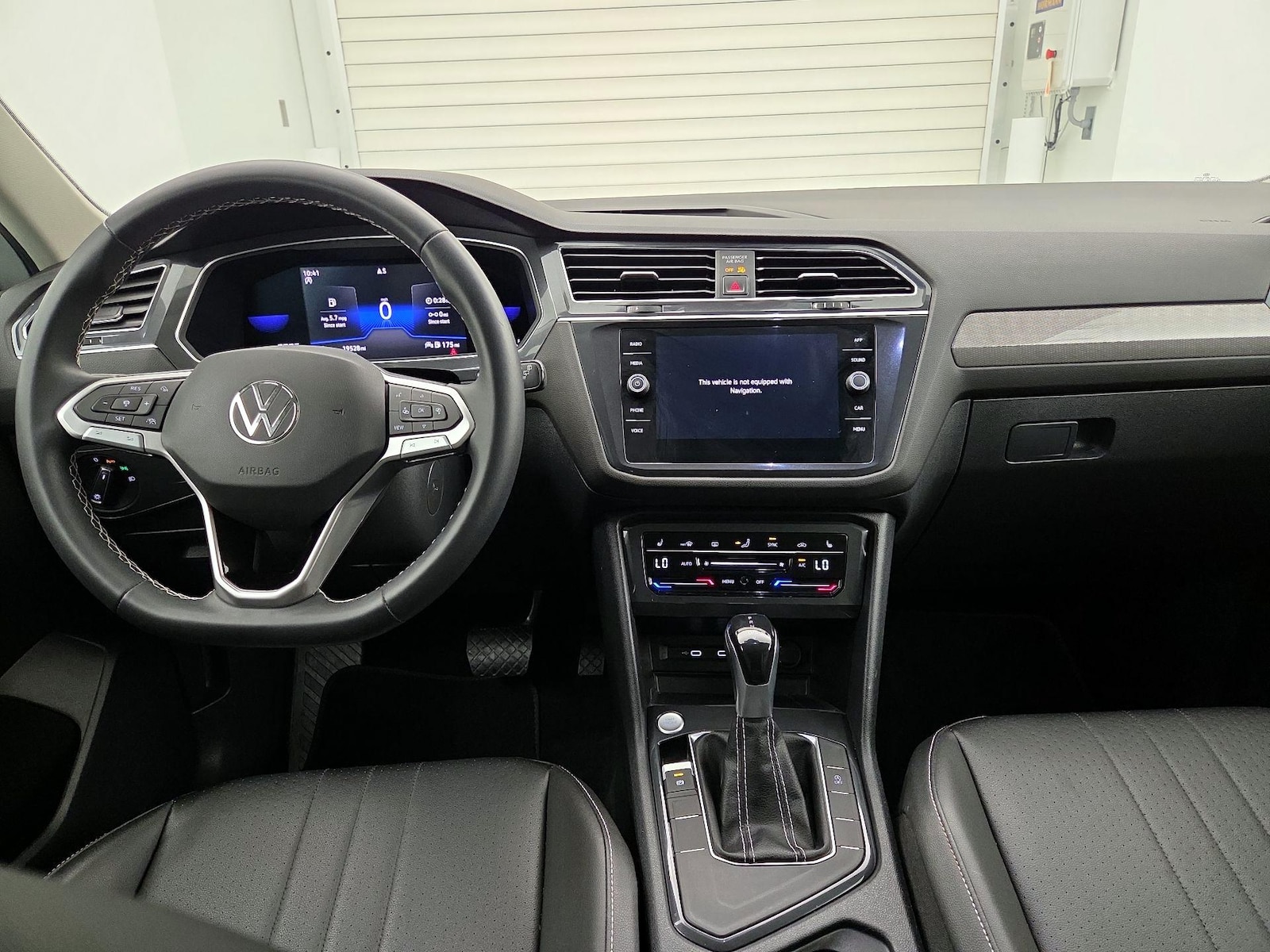 2023 Volkswagen Tiguan SE - Photo 10