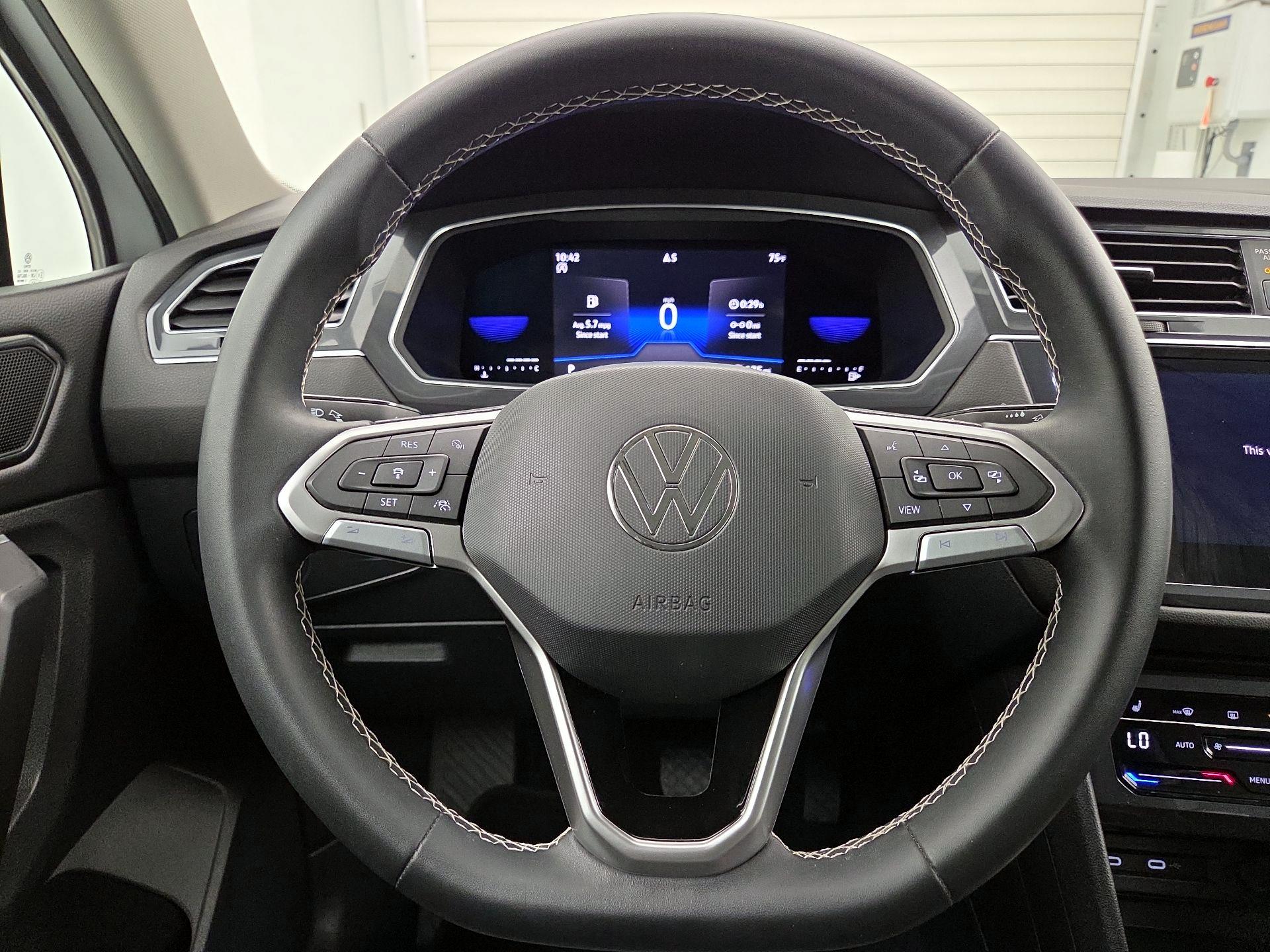 Thumbnail: 2023 Volkswagen Tiguan - 10