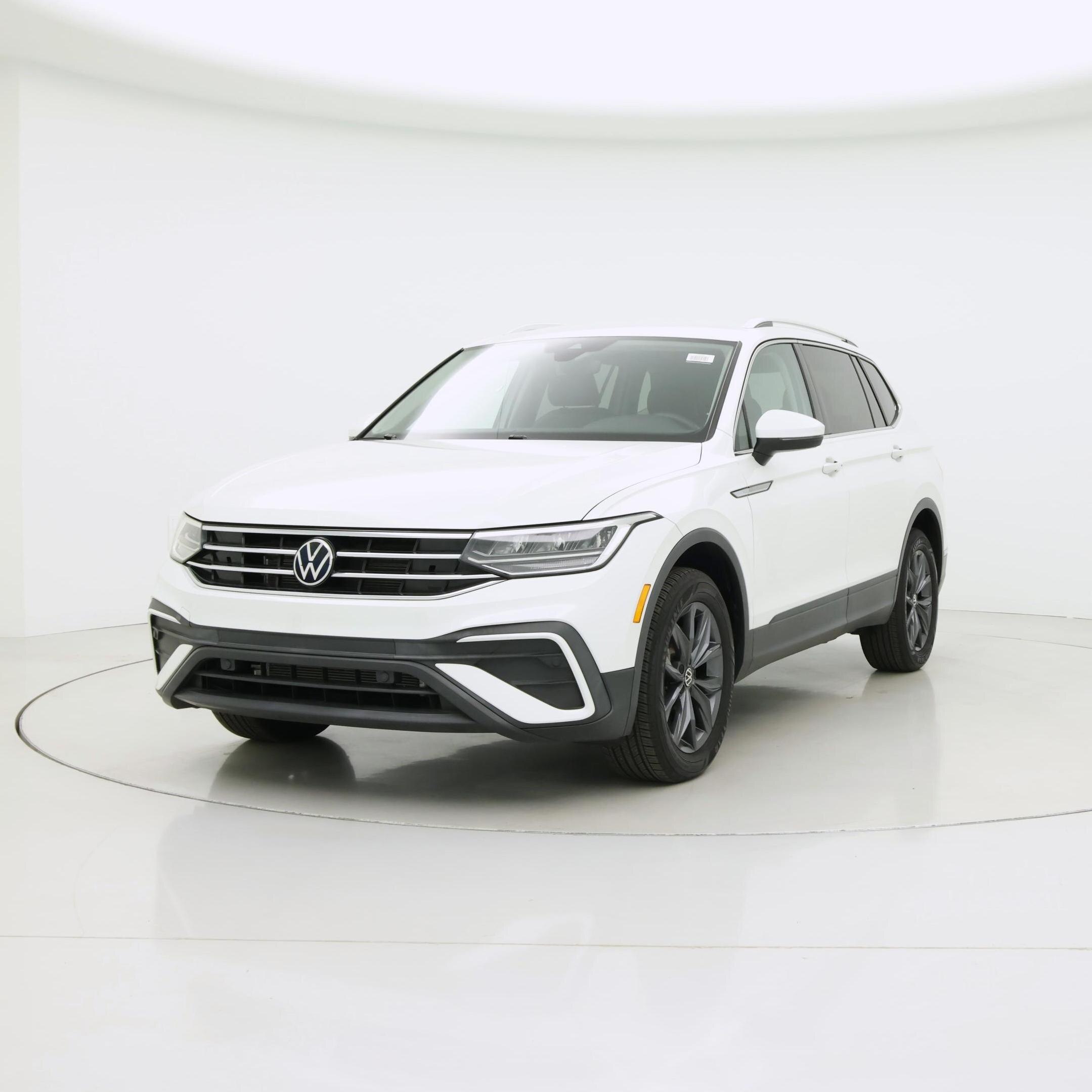 Thumbnail: 2023 Volkswagen Tiguan - 4
