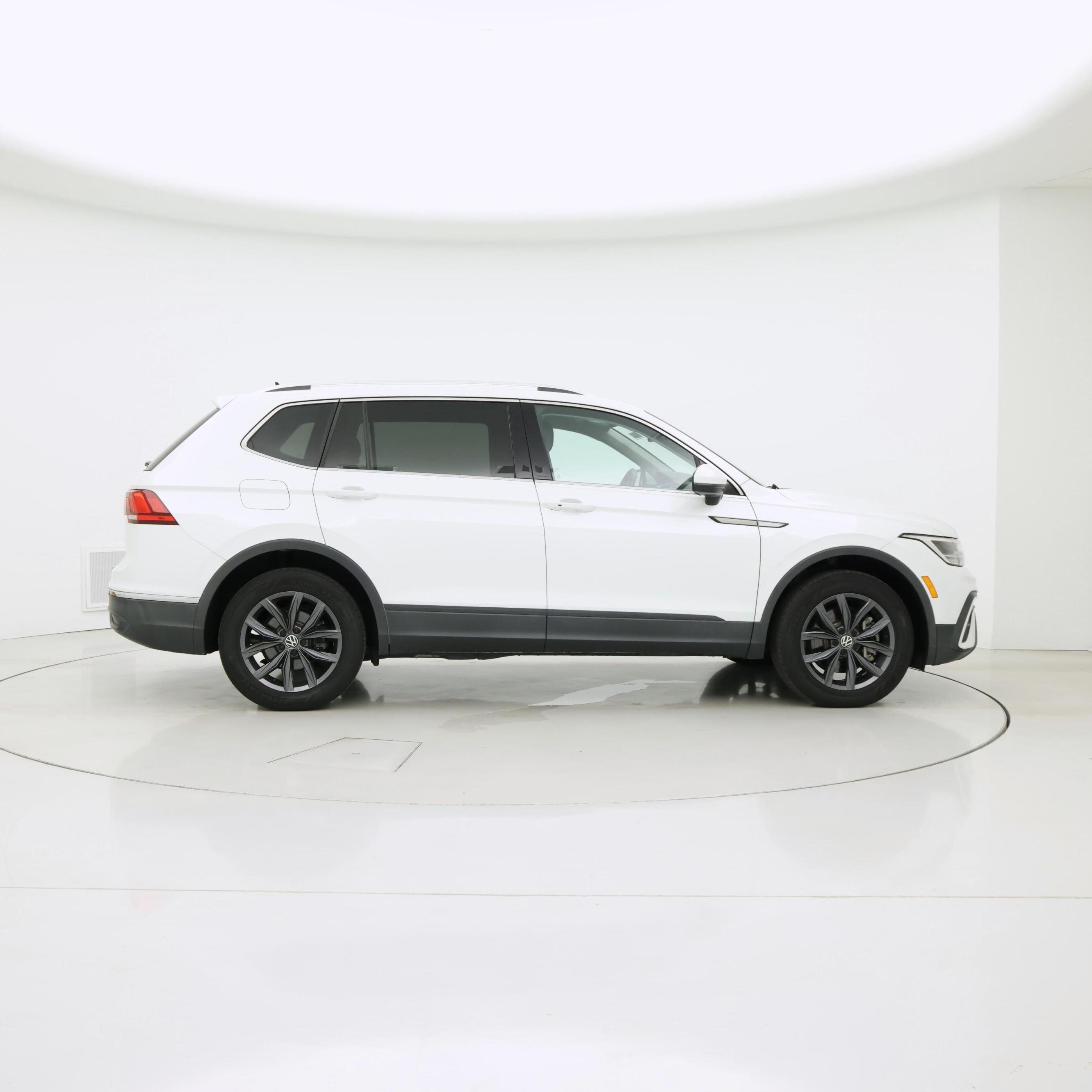 Thumbnail: 2023 Volkswagen Tiguan - 7