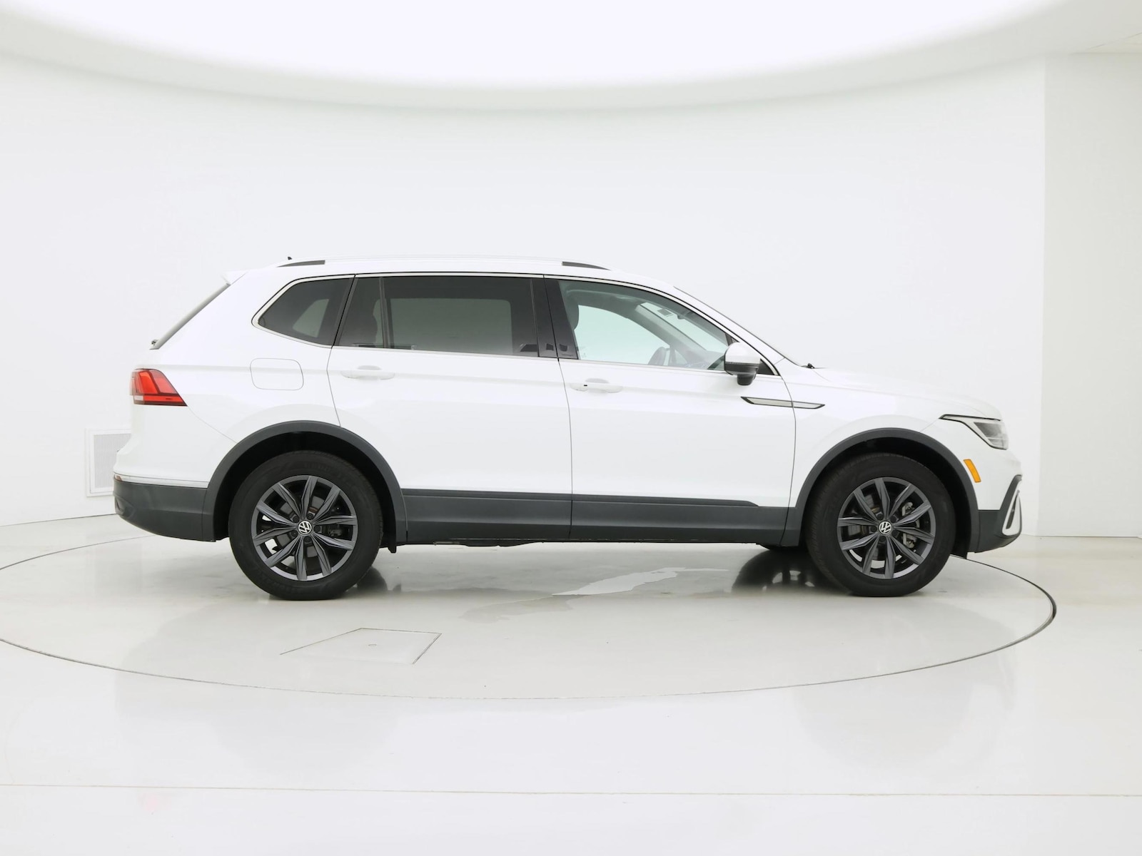 2023 Volkswagen Tiguan SE - Photo 8