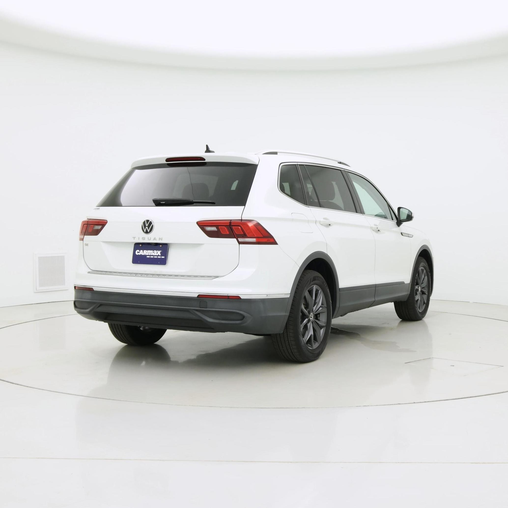 Thumbnail: 2023 Volkswagen Tiguan - 8