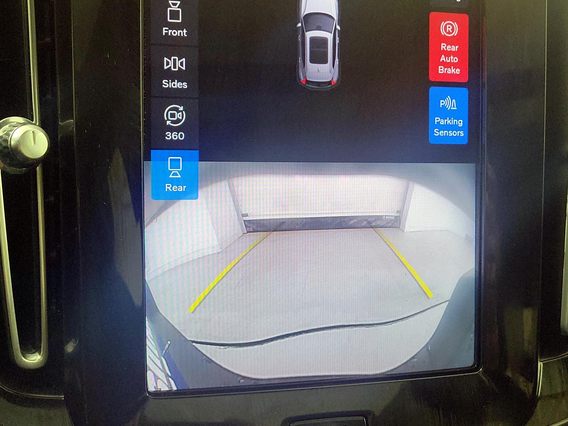 Thumbnail: 2022 Volvo XC40 - 15