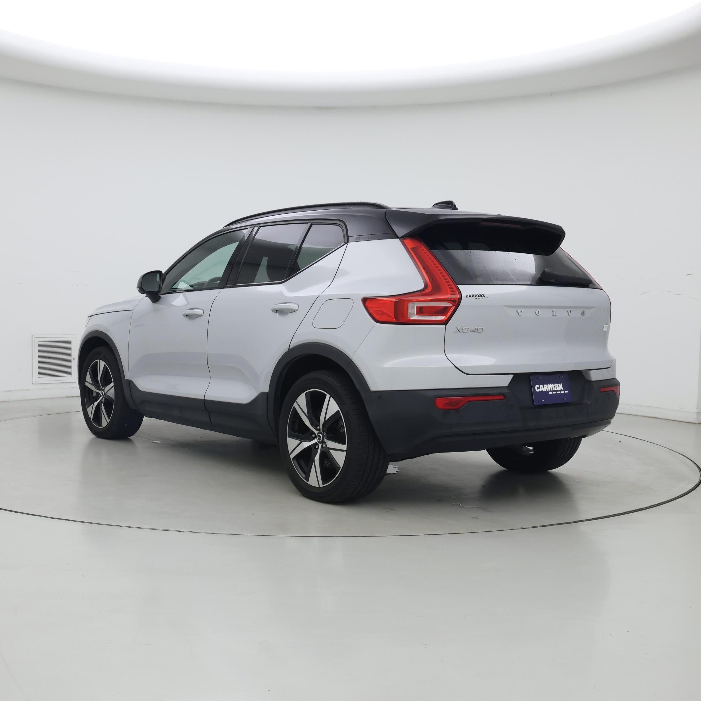 Thumbnail: 2022 Volvo XC40 - 2