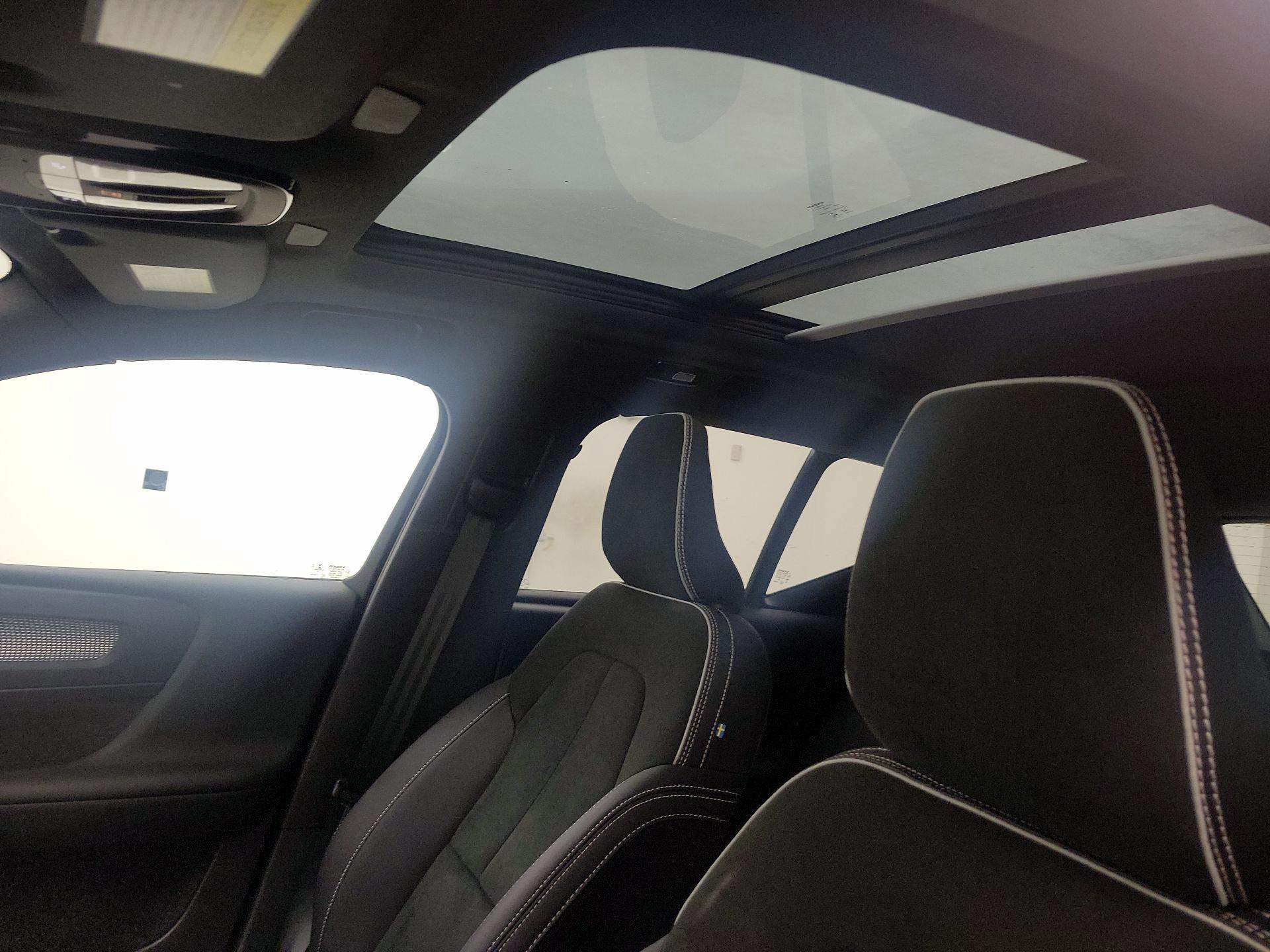 Thumbnail: 2022 Volvo XC40 - 20