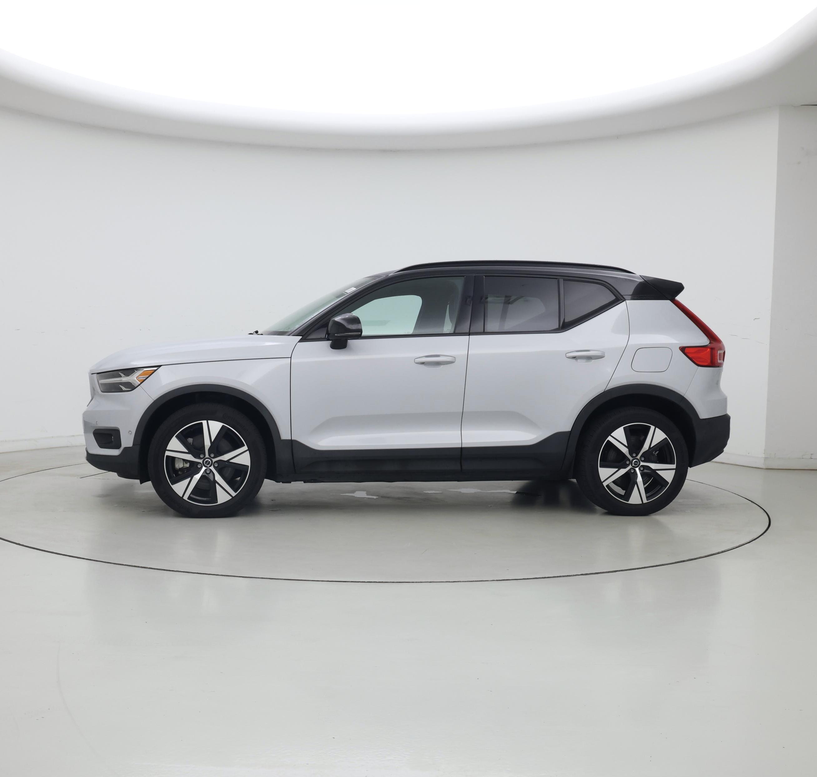 Thumbnail: 2022 Volvo XC40 - 3
