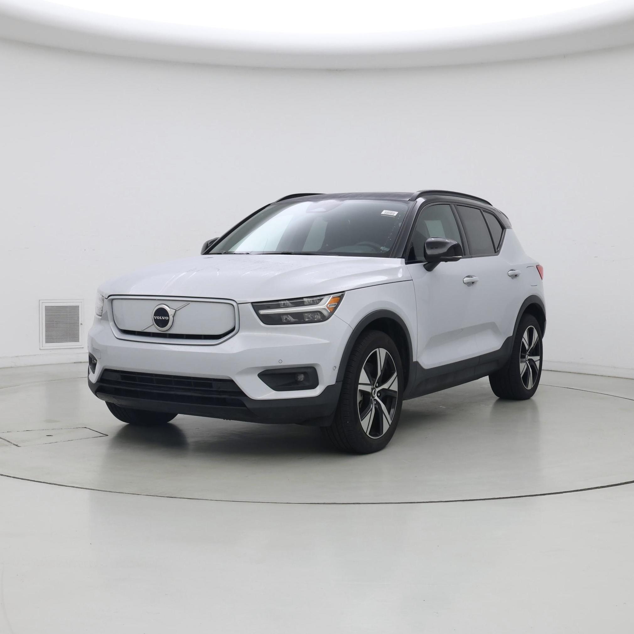 Thumbnail: 2022 Volvo XC40 - 4